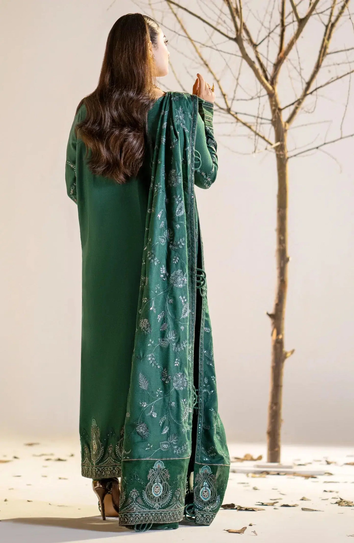 Maryum N Maria | Shehr Bano Winter 23 | JHEEL MW23563 - Pakistani Designer Dress - by Maryum N Maria | Type: Luxury - 100% Original at Saira Sultan
