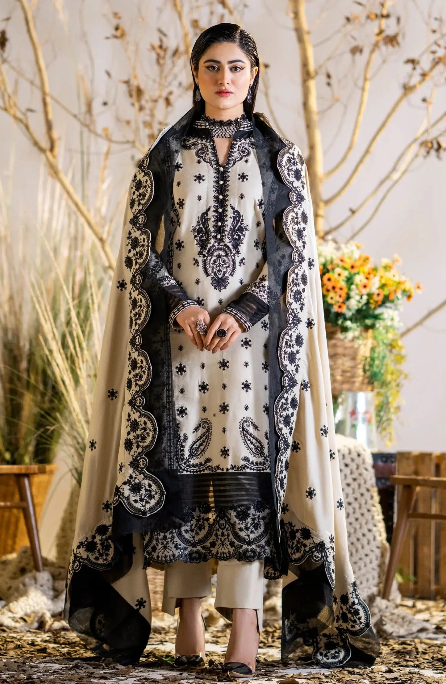 Maryum N Maria | Shehr Bano Winter 23 | SIMRAN MW23555 - Pakistani Designer Dress - by Maryum N Maria | Type: Luxury - 100% Original at Saira Sultan