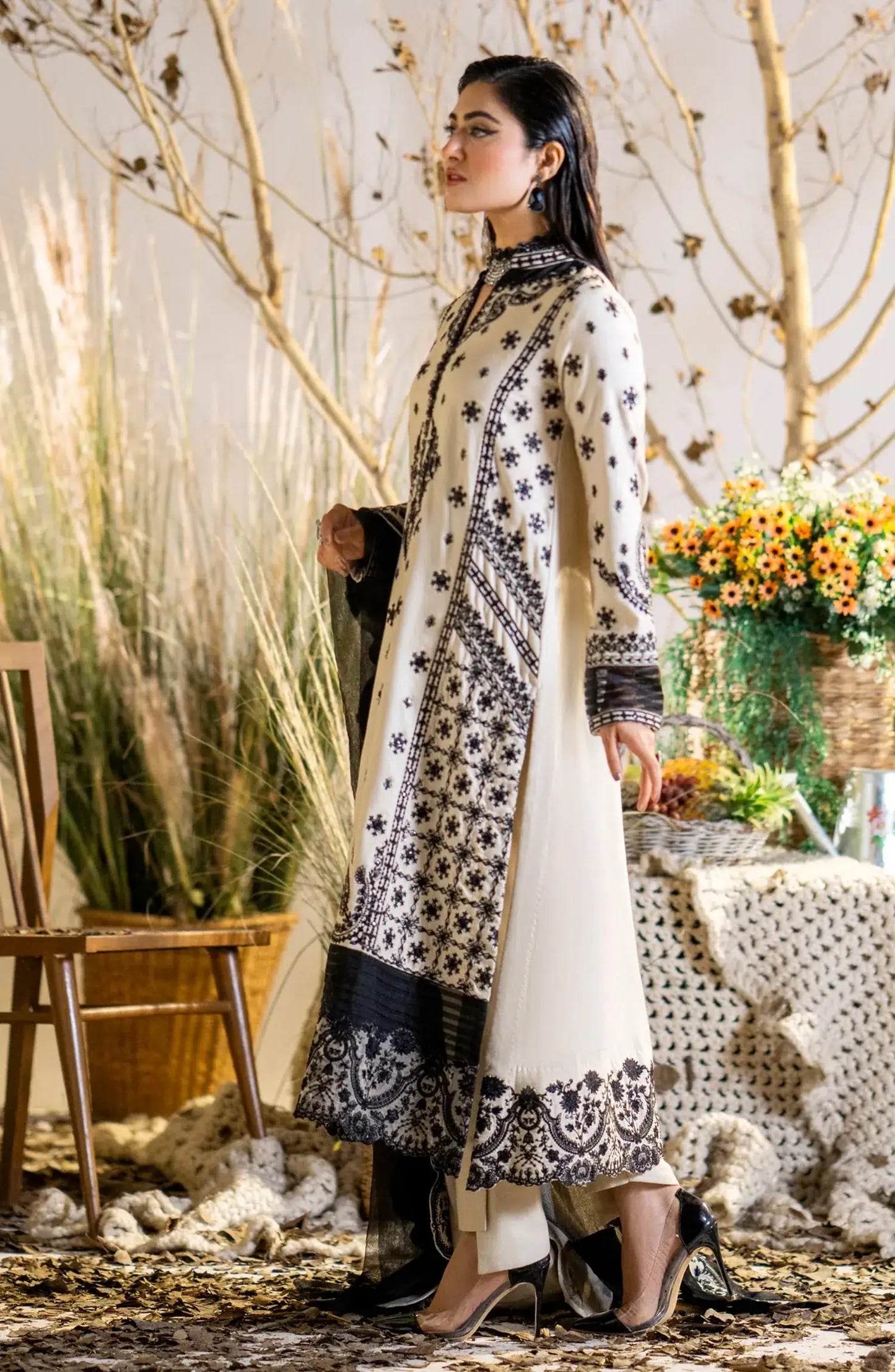 Maryum N Maria | Shehr Bano Winter 23 | SIMRAN MW23555 - Pakistani Designer Dress - by Maryum N Maria | Type: Luxury - 100% Original at Saira Sultan
