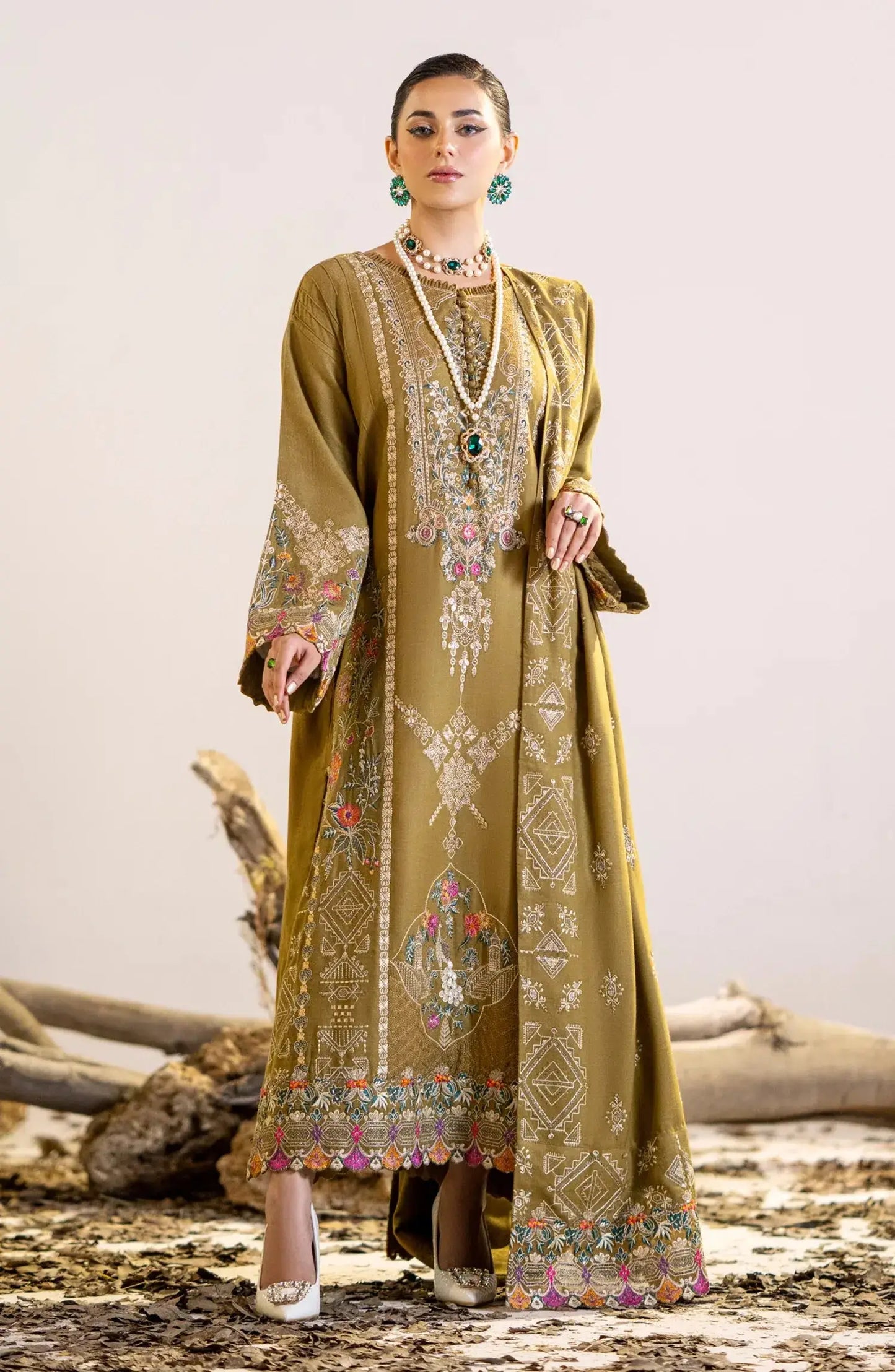 Maryum N Maria | Shehr Bano Winter 23 | HADIYAH MW23553 - Pakistani Designer Dress - by Maryum N Maria | Type: Luxury - 100% Original at Saira Sultan