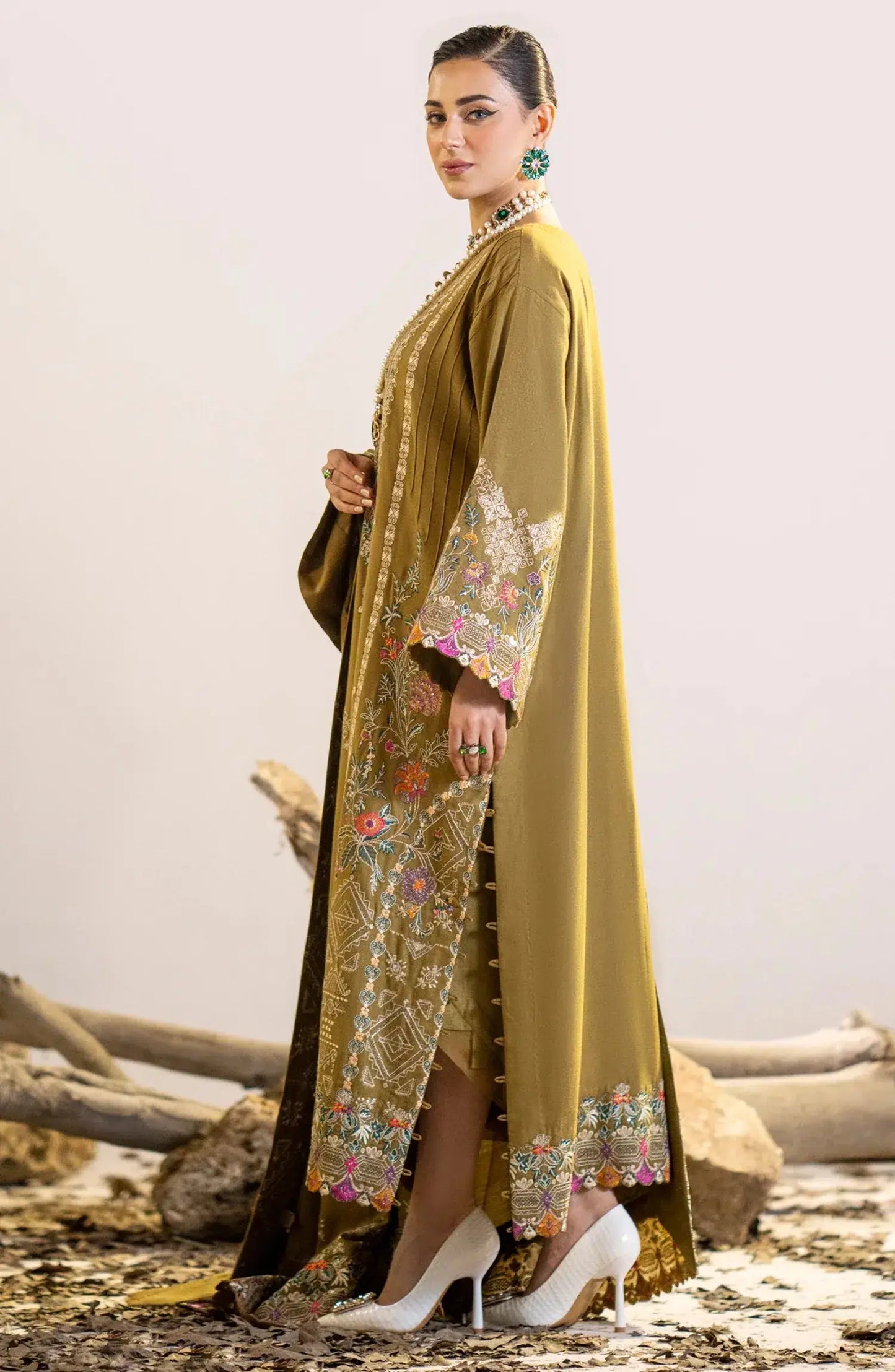 Maryum N Maria | Shehr Bano Winter 23 | HADIYAH MW23553 - Pakistani Designer Dress - by Maryum N Maria | Type: Luxury - 100% Original at Saira Sultan