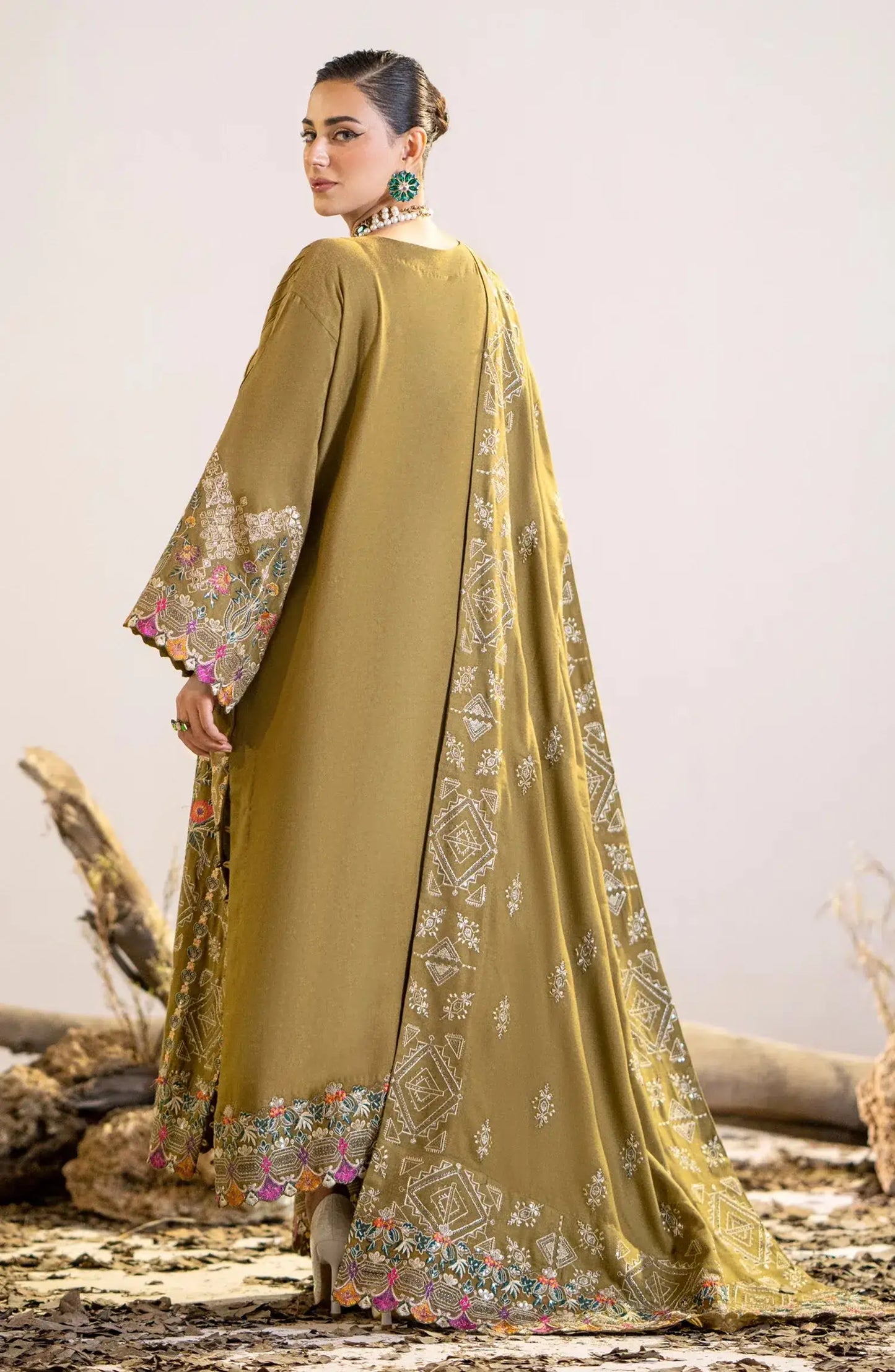 Maryum N Maria | Shehr Bano Winter 23 | HADIYAH MW23553 - Pakistani Designer Dress - by Maryum N Maria | Type: Luxury - 100% Original at Saira Sultan