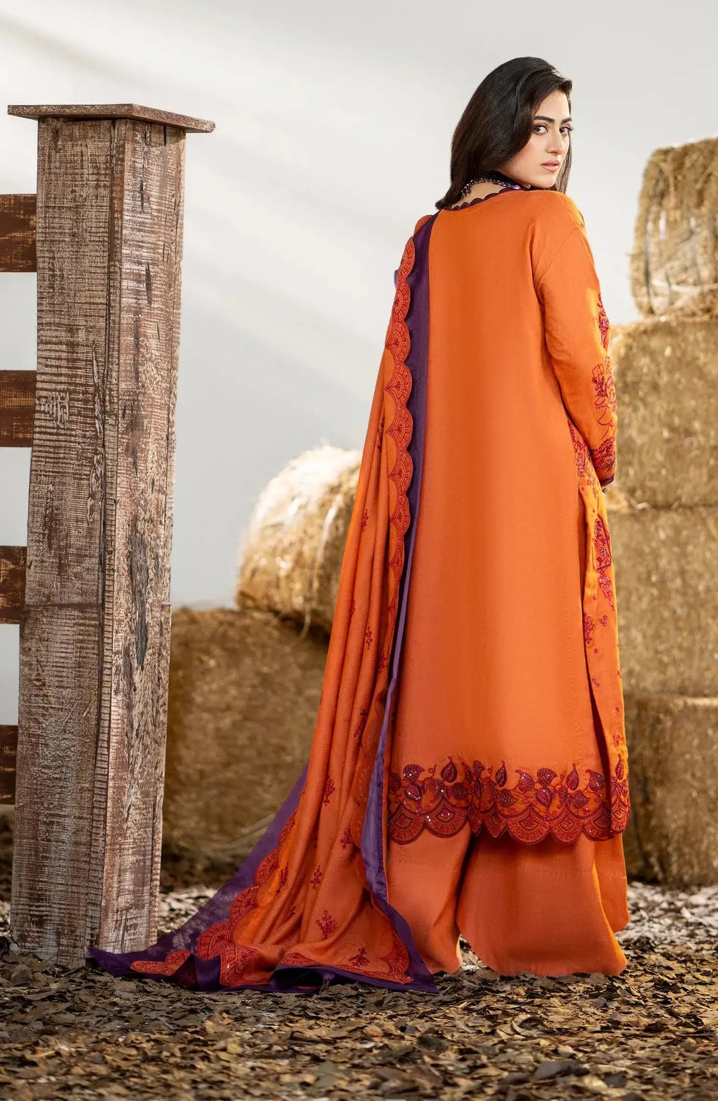 Maryum N Maria | Shehr Bano Winter 23 | CHUNI MW23562 - Pakistani Designer Dress - by Maryum N Maria | Type: Luxury - 100% Original at Saira Sultan