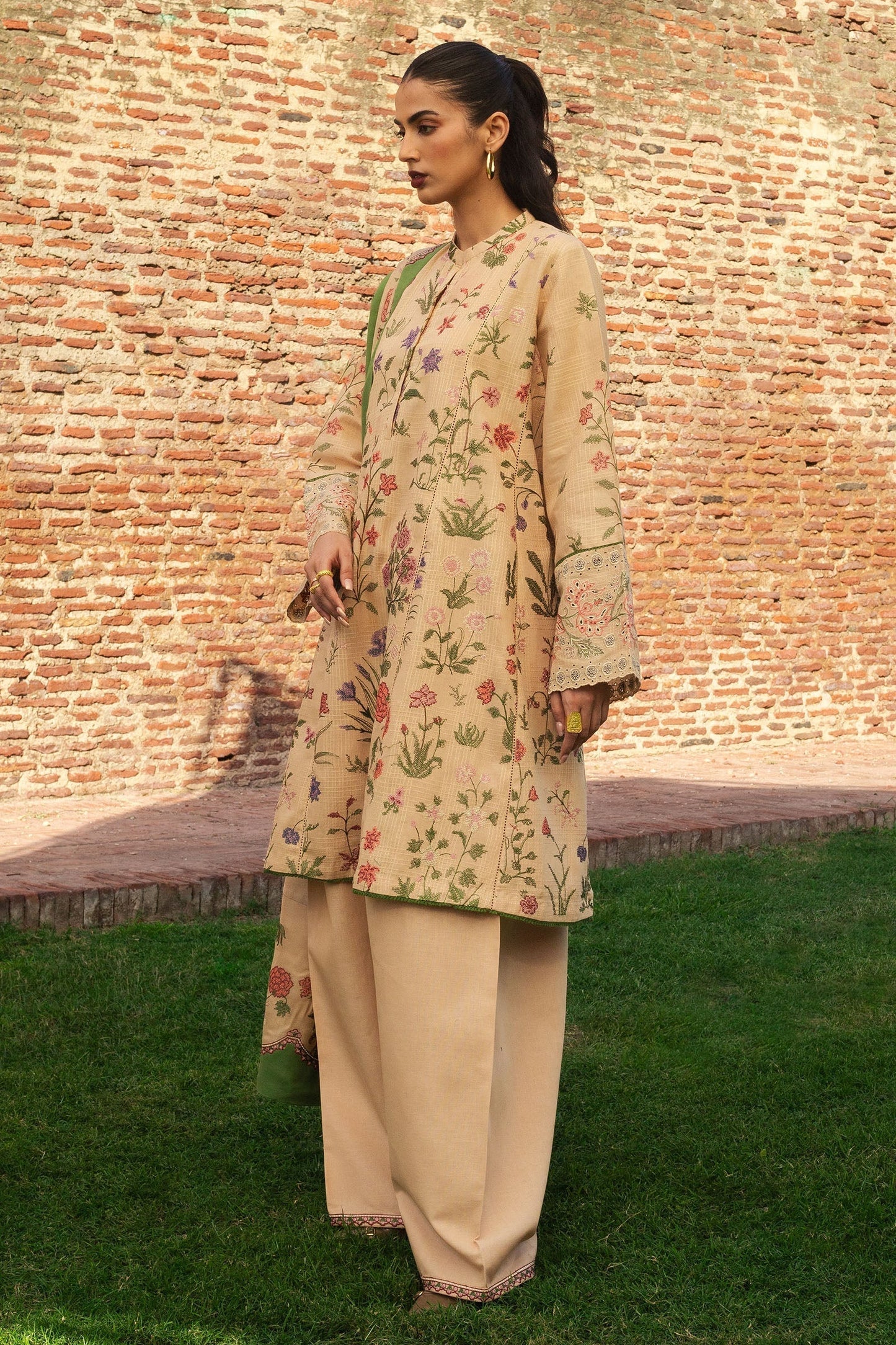 Zara Shahjahan | Winter 24 | NEGAH-D3 - Pakistani Designer Dress - by Zara Shahjahan | Type: Ladies Clothes - 100% Original at Saira Sultan