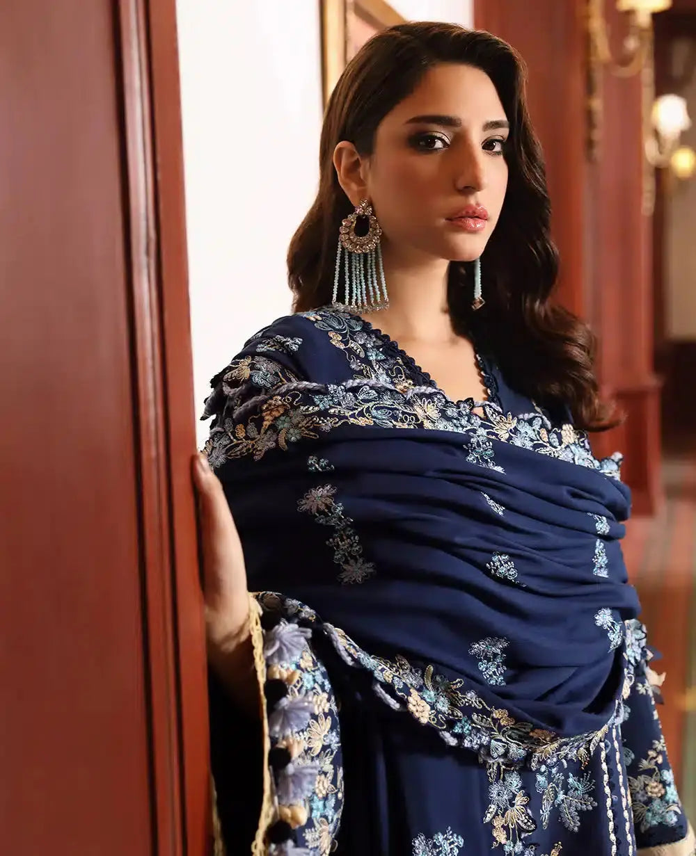 Republic Womenswear | Noemei Luxury Shawl 23 | NWU23-D2-A - Pakistani Designer Dress - by Republic Womenswear | Type: Luxury - 100% Original at Saira Sultan