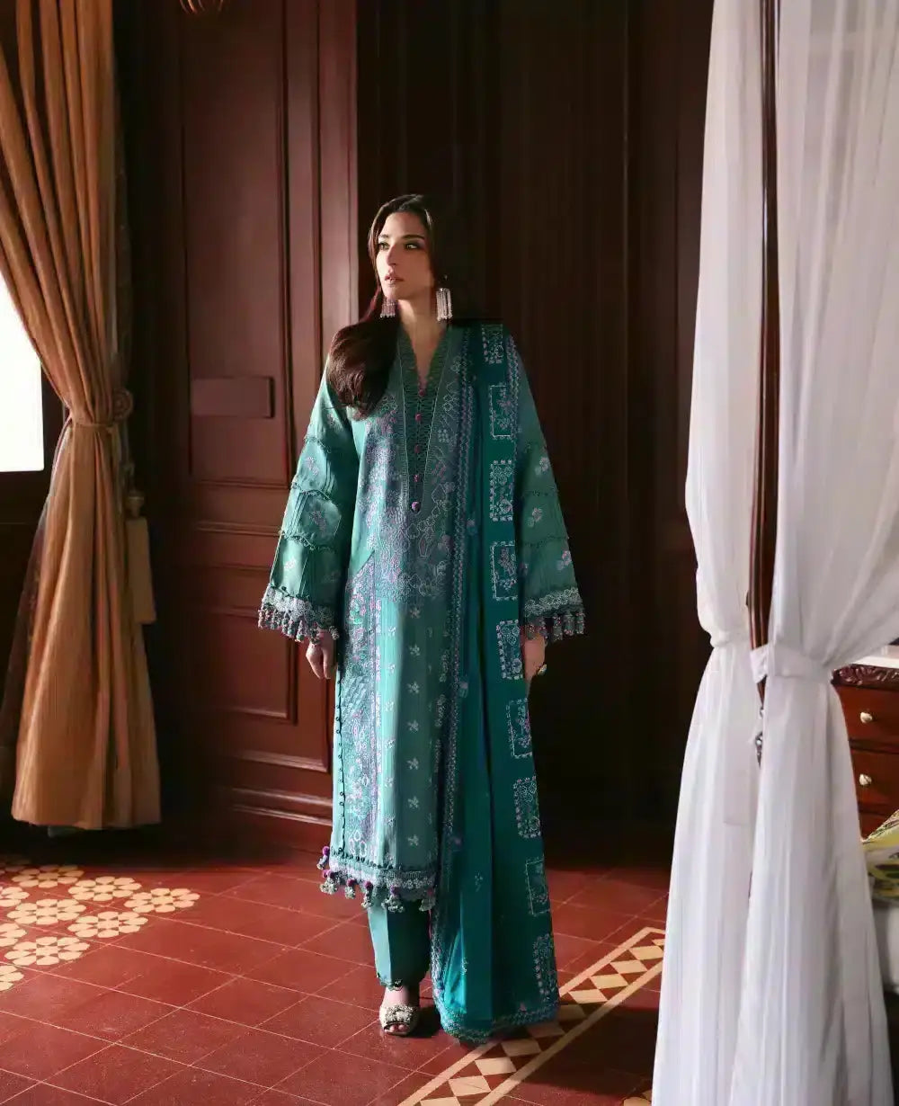 Republic Womenswear | Noemei Luxury Shawl 23 | NWU23-D4-B - Pakistani Designer Dress - by Republic Womenswear | Type: Luxury - 100% Original at Saira Sultan