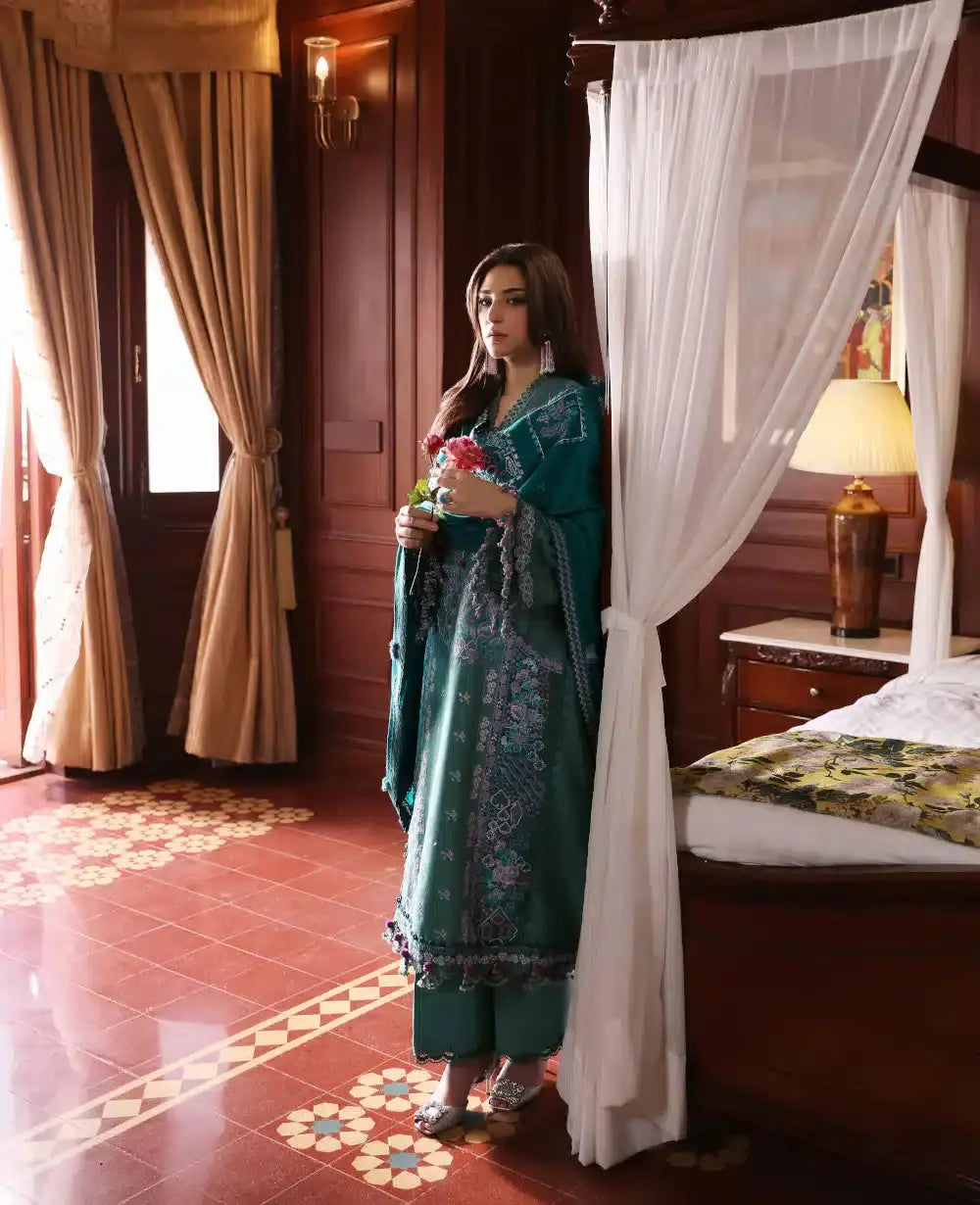 Republic Womenswear | Noemei Luxury Shawl 23 | NWU23-D4-B - Pakistani Designer Dress - by Republic Womenswear | Type: Luxury - 100% Original at Saira Sultan