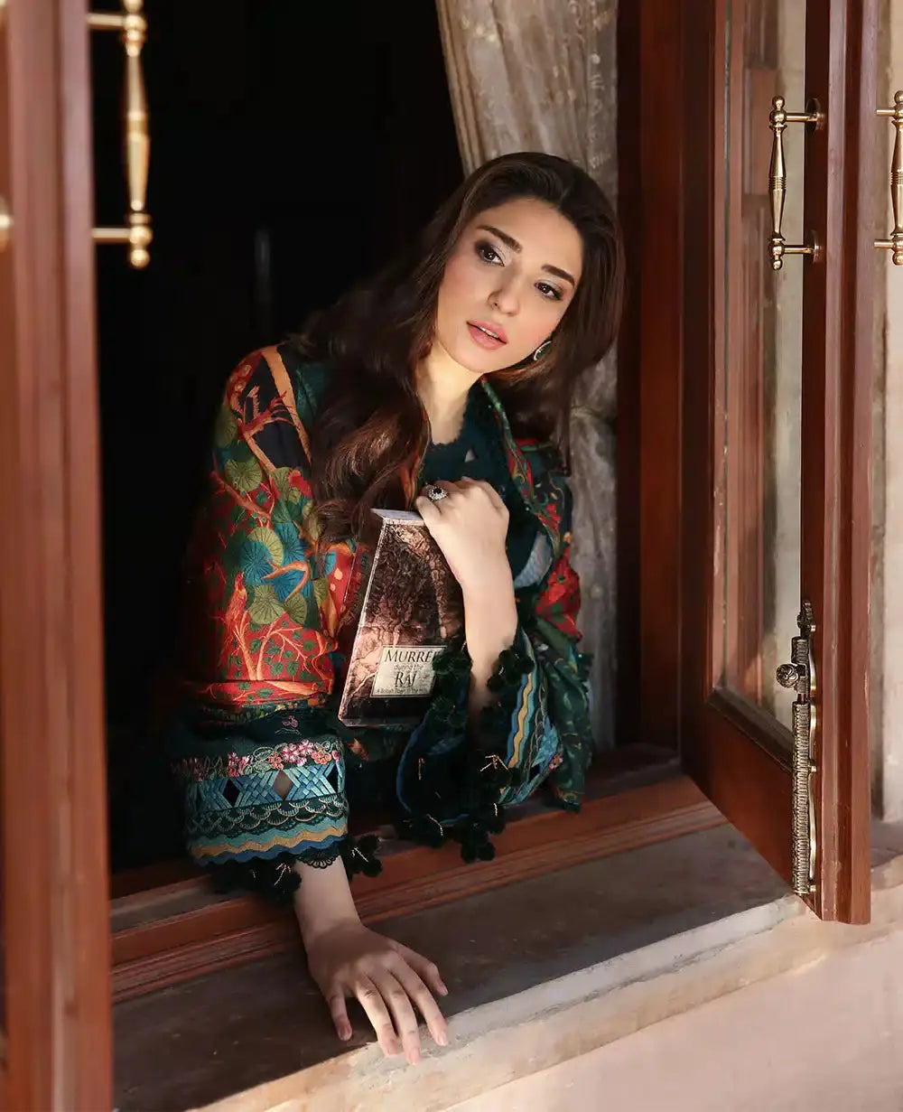 Republic Womenswear | Noemei Luxury Shawl 23 | NWU23-D6-B - Pakistani Designer Dress - by Republic Womenswear | Type: Luxury - 100% Original at Saira Sultan
