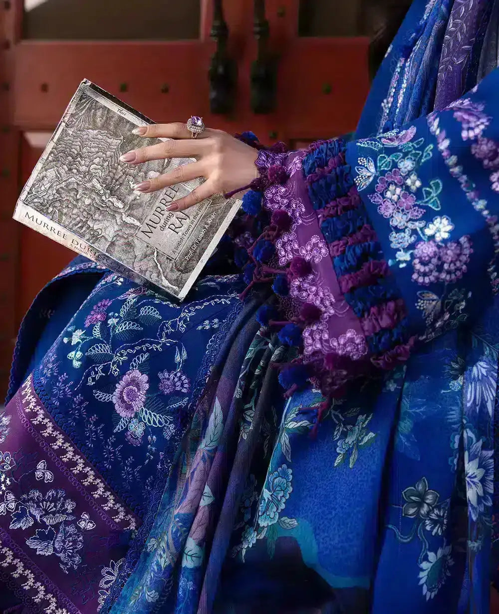 Republic Womenswear | Noemei Luxury Shawl 23 | NWU23-D8-A - Pakistani Designer Dress - by Republic Womenswear | Type: Luxury - 100% Original at Saira Sultan