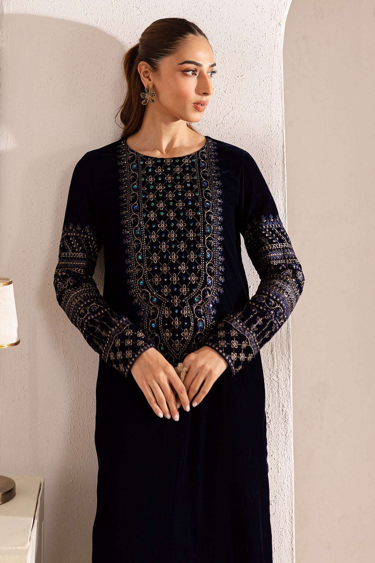 Nureh | Shades of Winter | NP-593 M Black Velvet