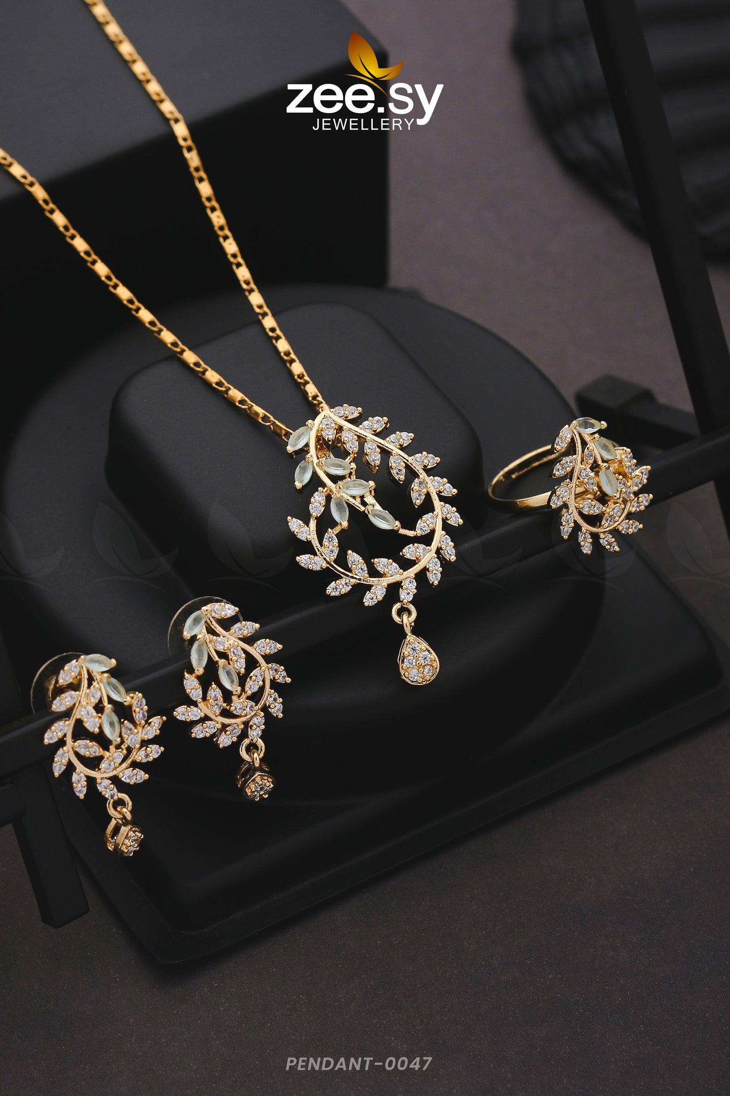 Pendant-0047 Golden Mint Green