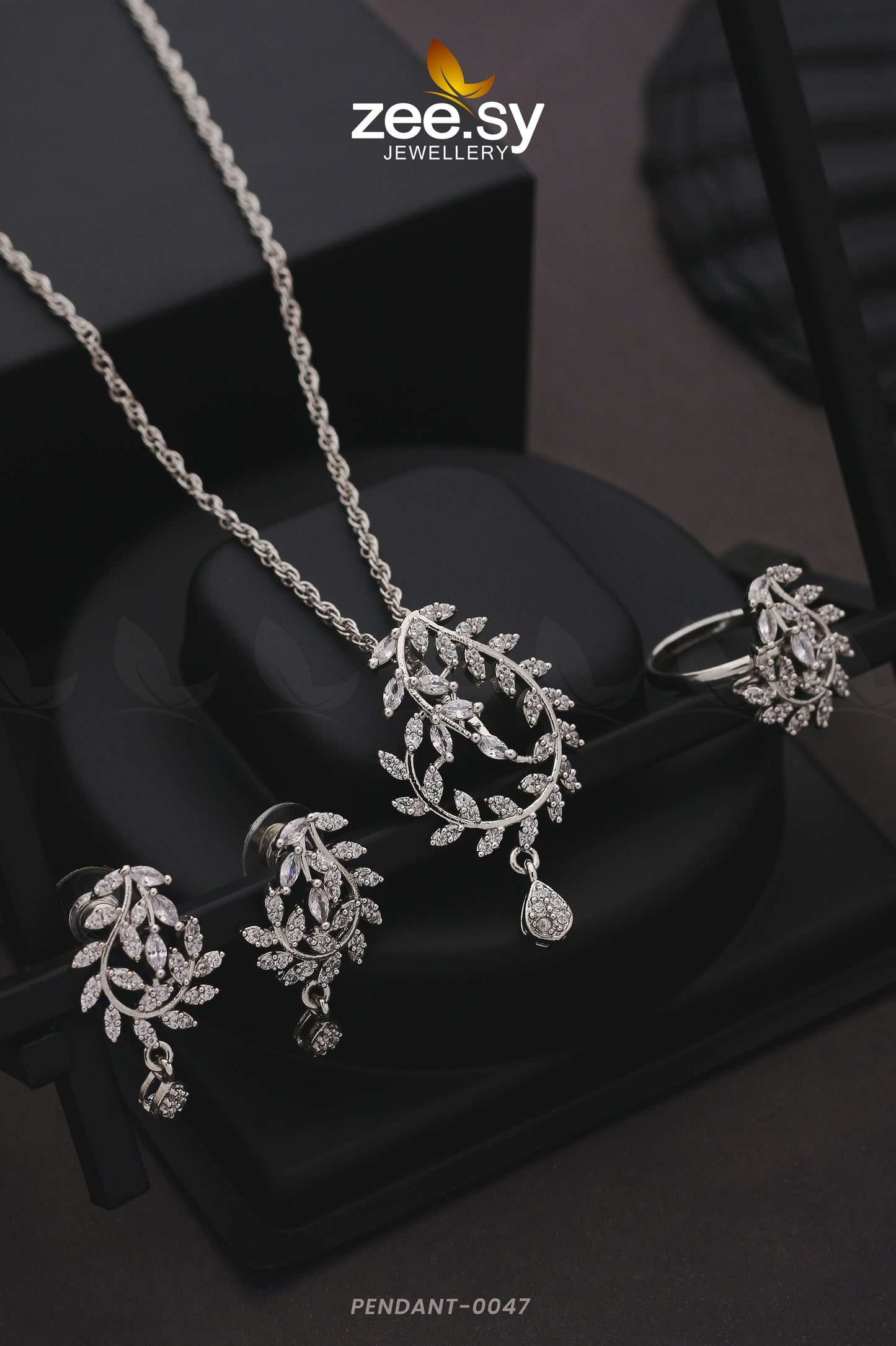 Pendant-0047 Silver White