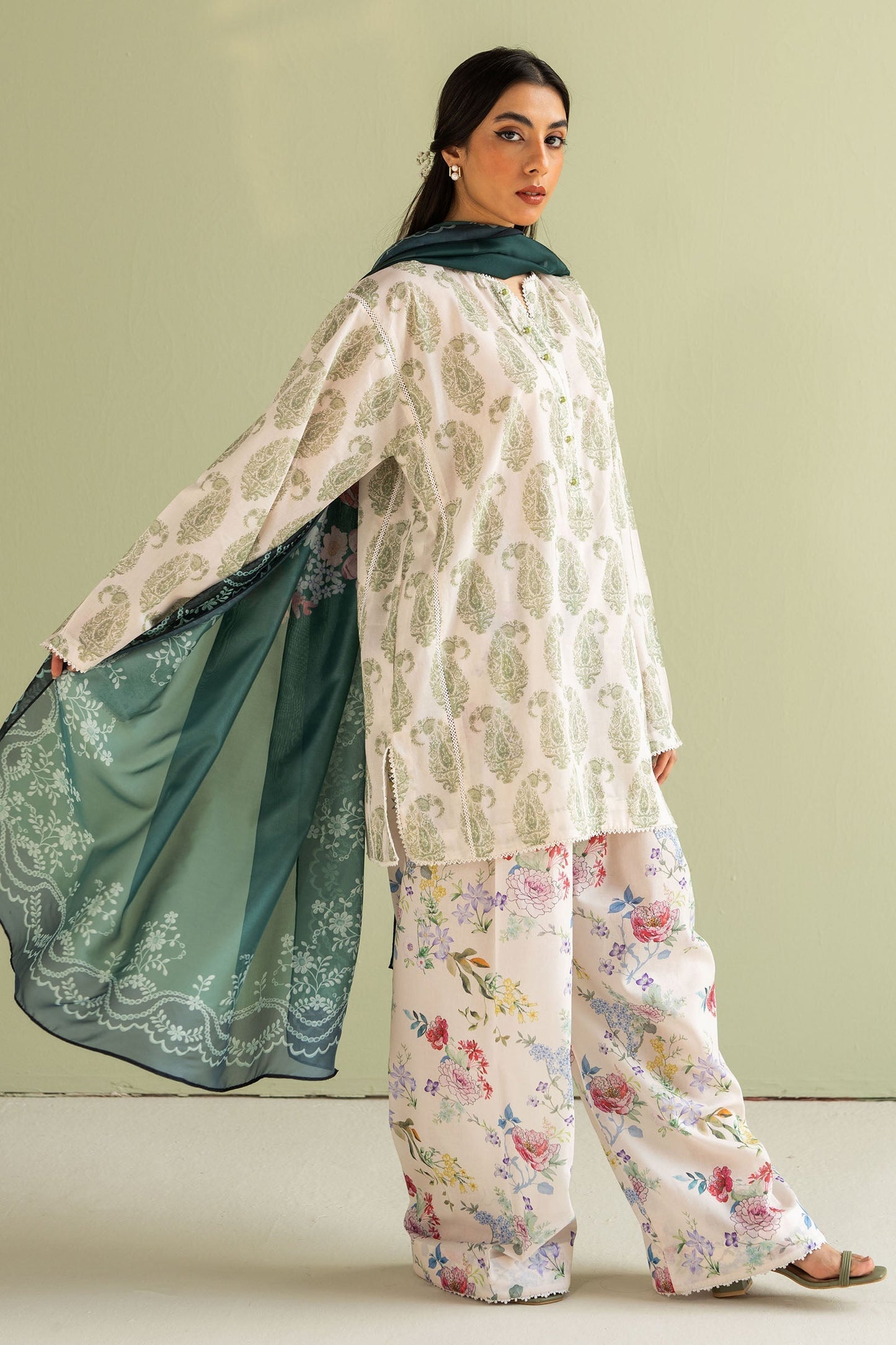 Zara Shahjahan | Coco Prints 25 | Paisley-6B M Off White Lawn