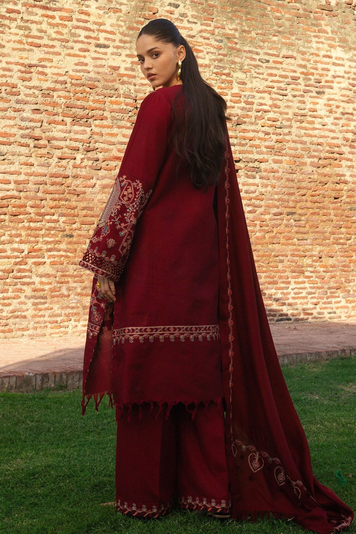 Zara Shahjahan | Winter 24 | RAHA-D8 - Pakistani Designer Dress - by Zara Shahjahan | Type: Ladies Clothes - 100% Original at Saira Sultan