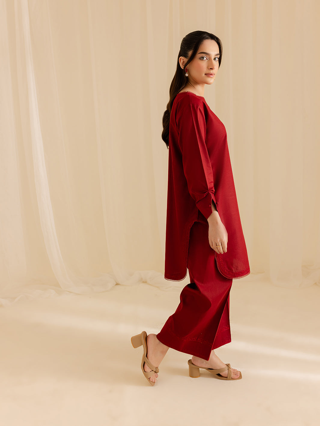 Mahnur | Petal Whispers Lawn Pret | Roselle L Deep Red Lawn