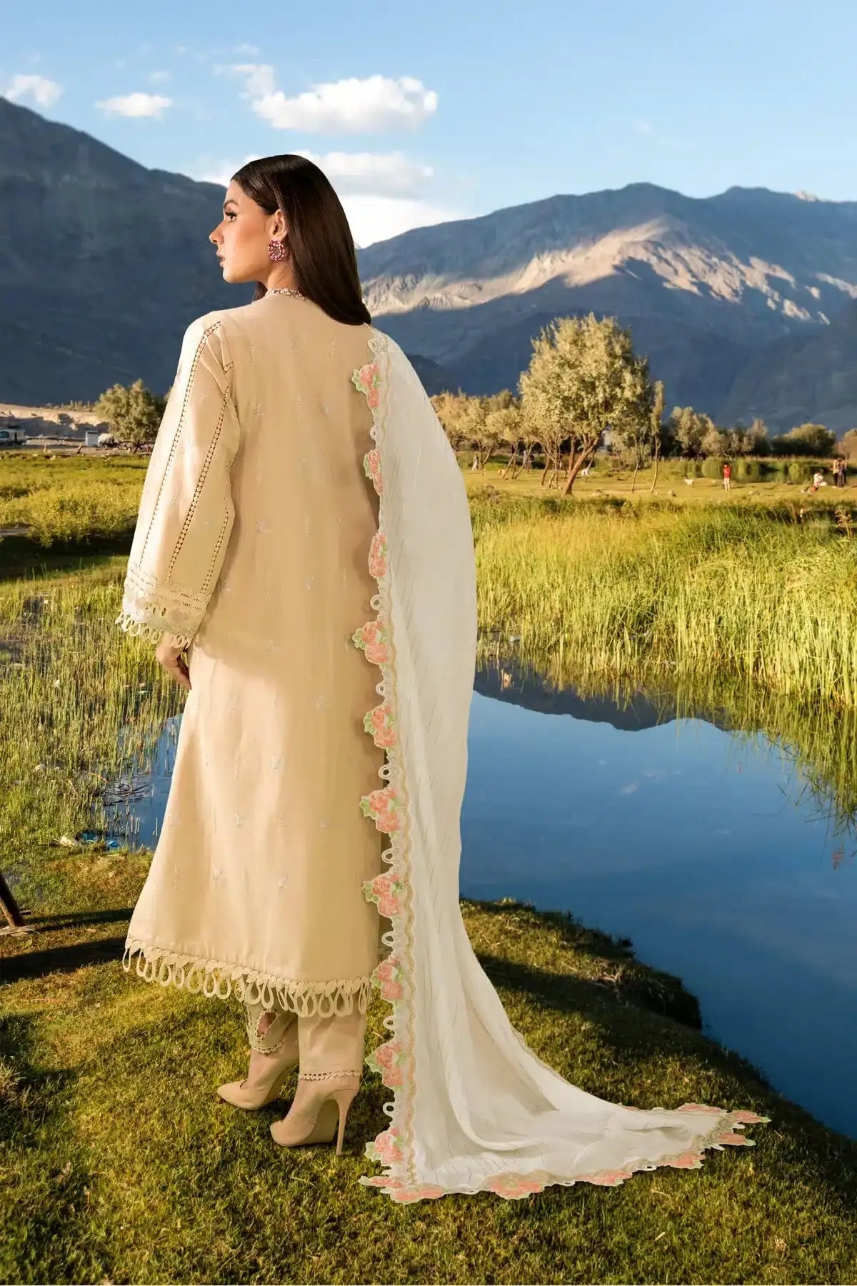 Sable Vogue | Winter 23 | SWC-03-23 - Pakistani Designer Dress - by Sable Vogue | Type: Luxury - 100% Original at Saira Sultan