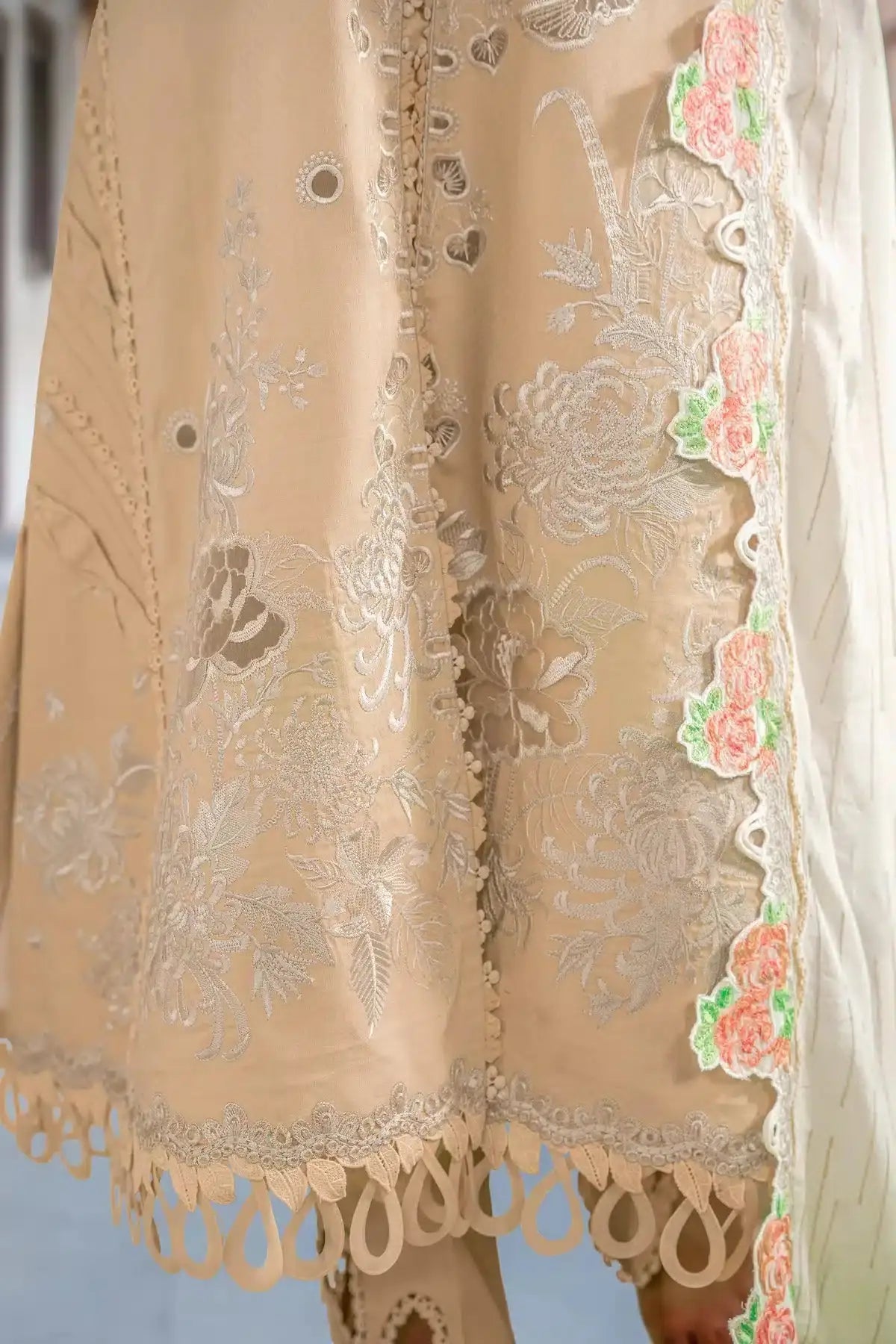 Sable Vogue | Winter 23 | SWC-03-23 - Pakistani Designer Dress - by Sable Vogue | Type: Luxury - 100% Original at Saira Sultan