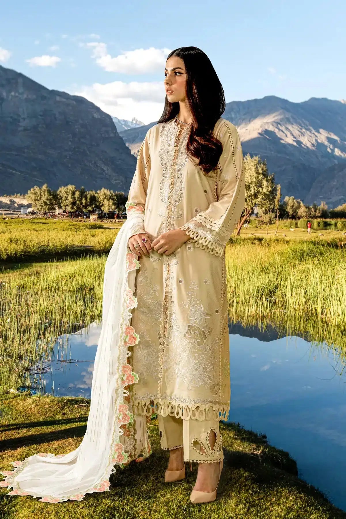 Sable Vogue | Winter 23 | SWC-03-23 - Pakistani Designer Dress - by Sable Vogue | Type: Luxury - 100% Original at Saira Sultan