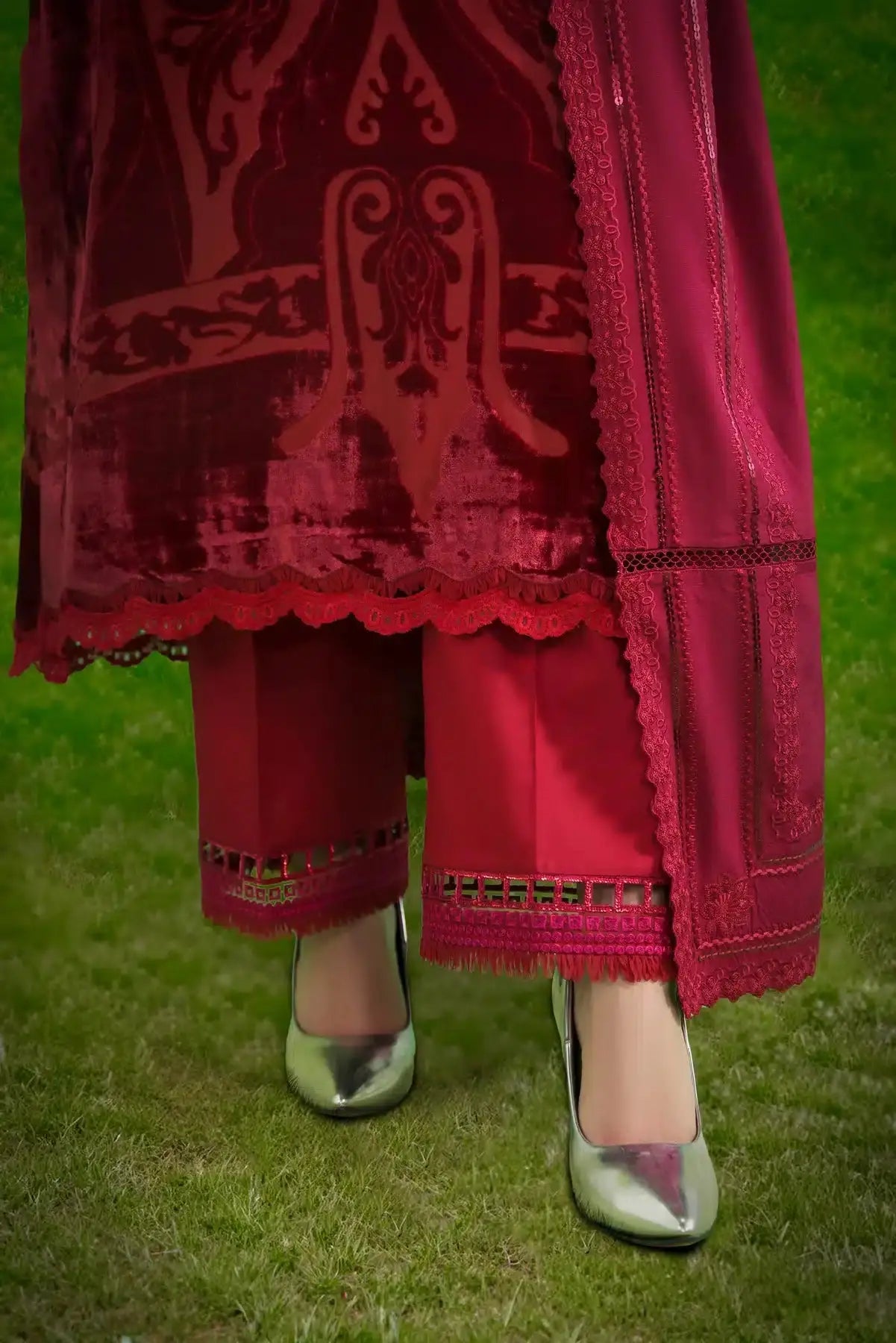 Sable Vogue | Winter 23 | 04 - Pakistani Designer Dress - by Sable Vogue | Type: Luxury - 100% Original at Saira Sultan