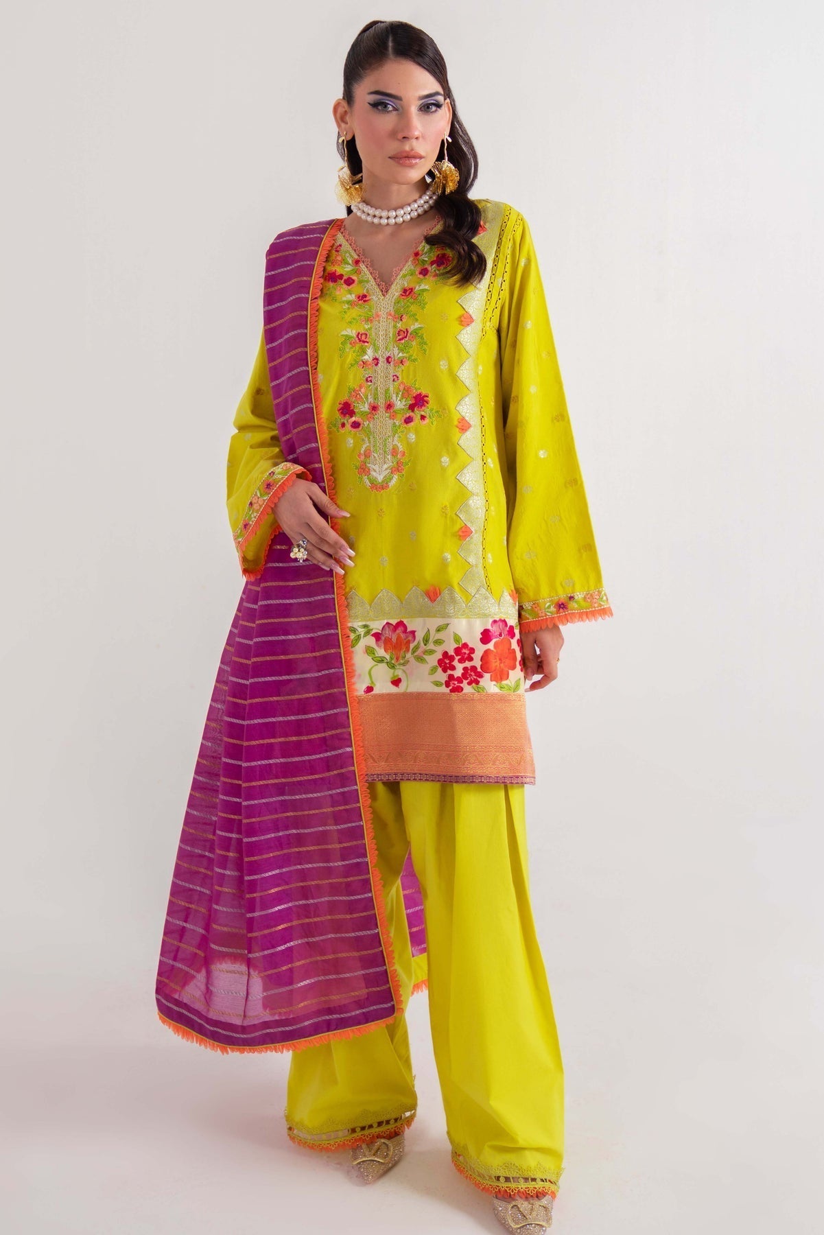 Sable Vogue | Luxury Lawn 25 | SL-04-25-V2 XS Neon Green Lawn