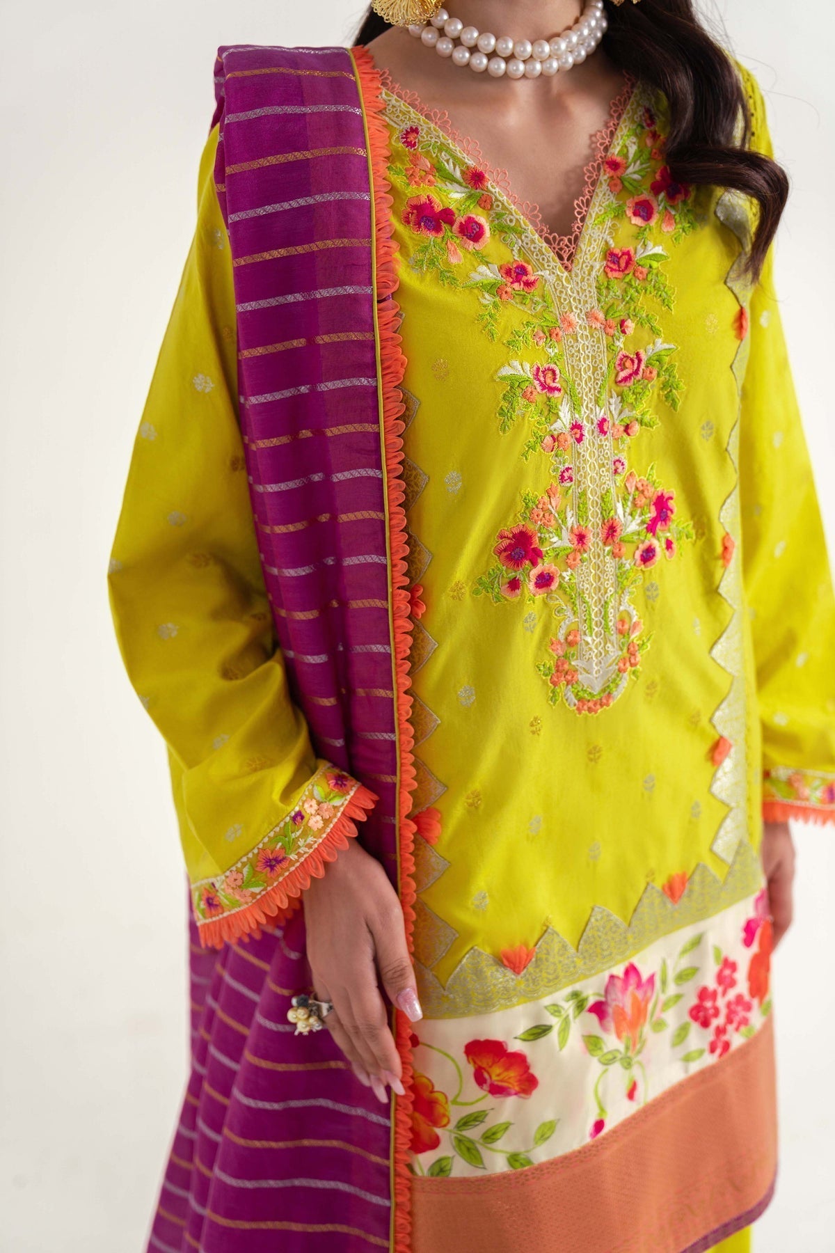 Sable Vogue | Luxury Lawn 25 | SL-04-25-V2 S Neon Green Lawn