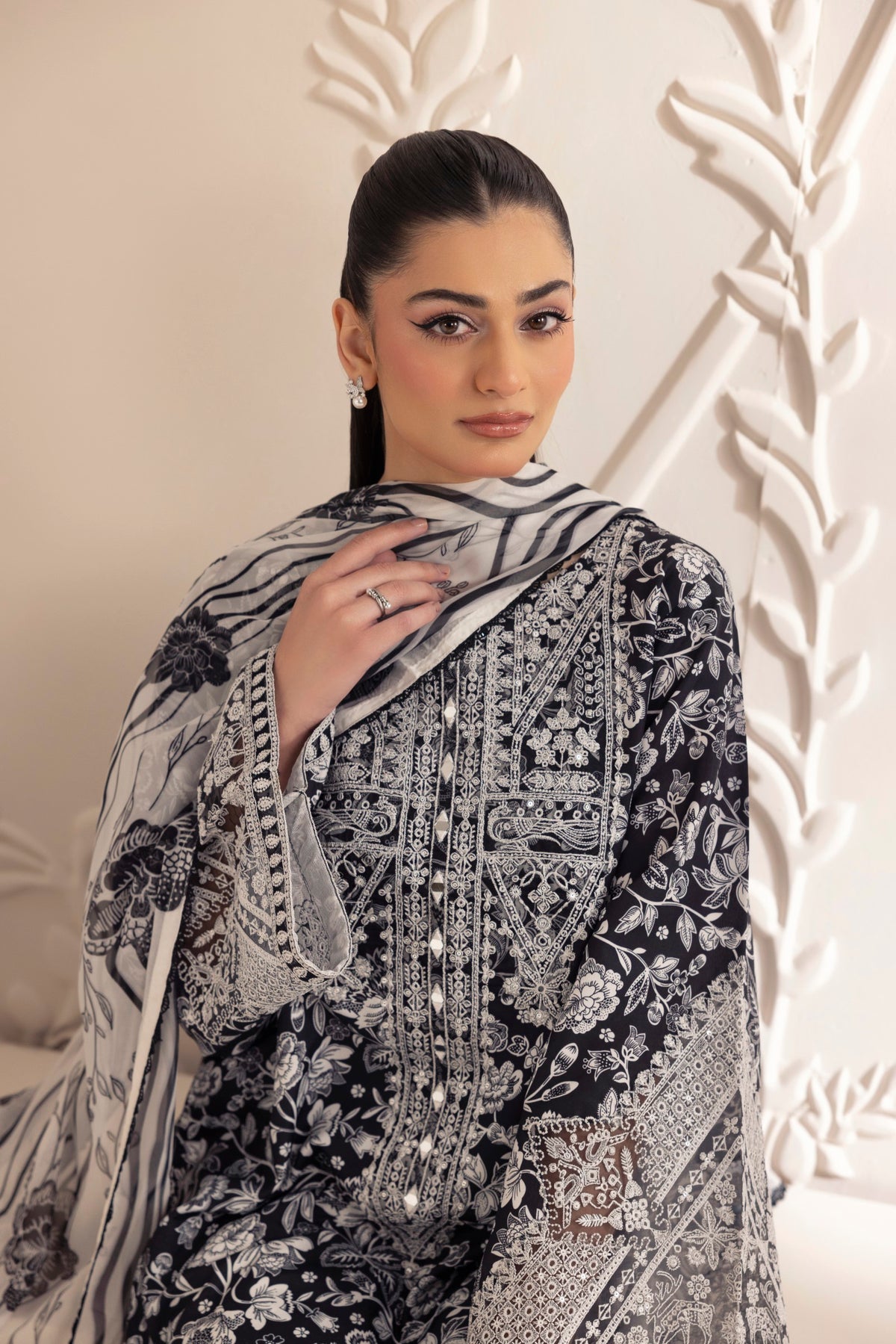 Mohagni | Tulip 25 | SPL-10 M Black Silk lawn