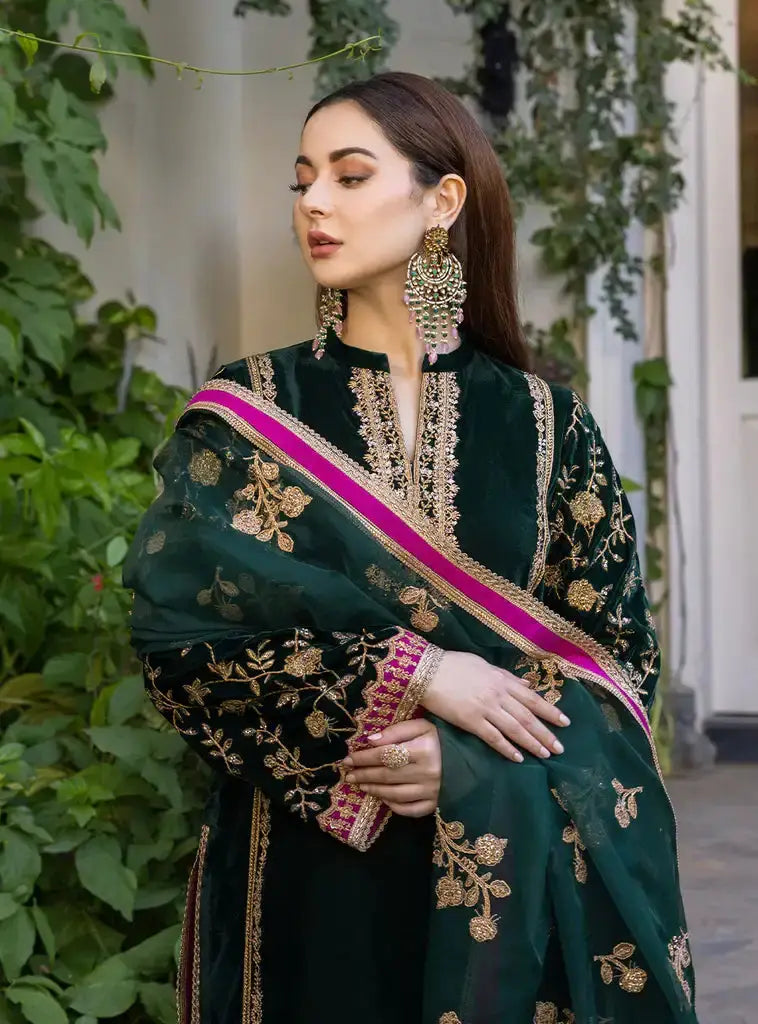 Zainab Chottani | Stitched Velvet 2022 | Pareeshay - Pakistani Designer Dress - by Zainab Chottani | Type: Formal - 100% Original at Saira Sultan