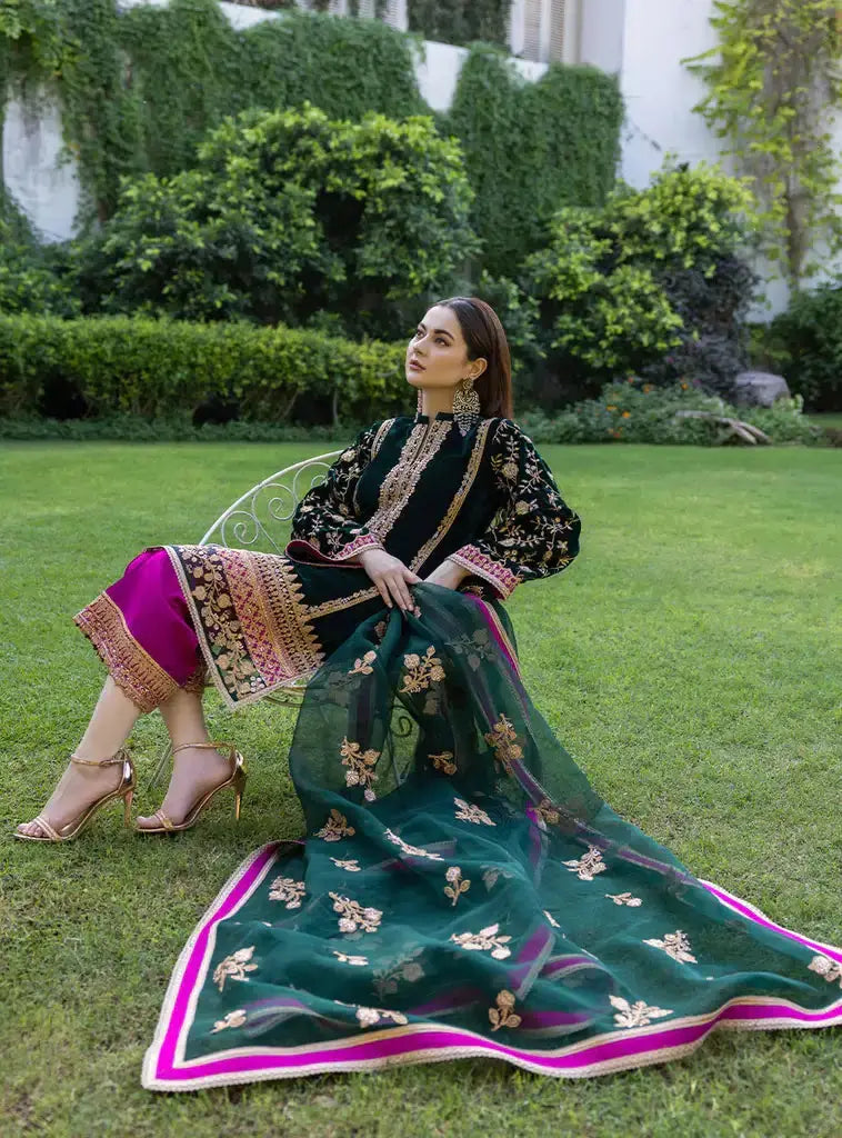 Zainab Chottani | Stitched Velvet 2022 | Pareeshay - Pakistani Designer Dress - by Zainab Chottani | Type: Formal - 100% Original at Saira Sultan
