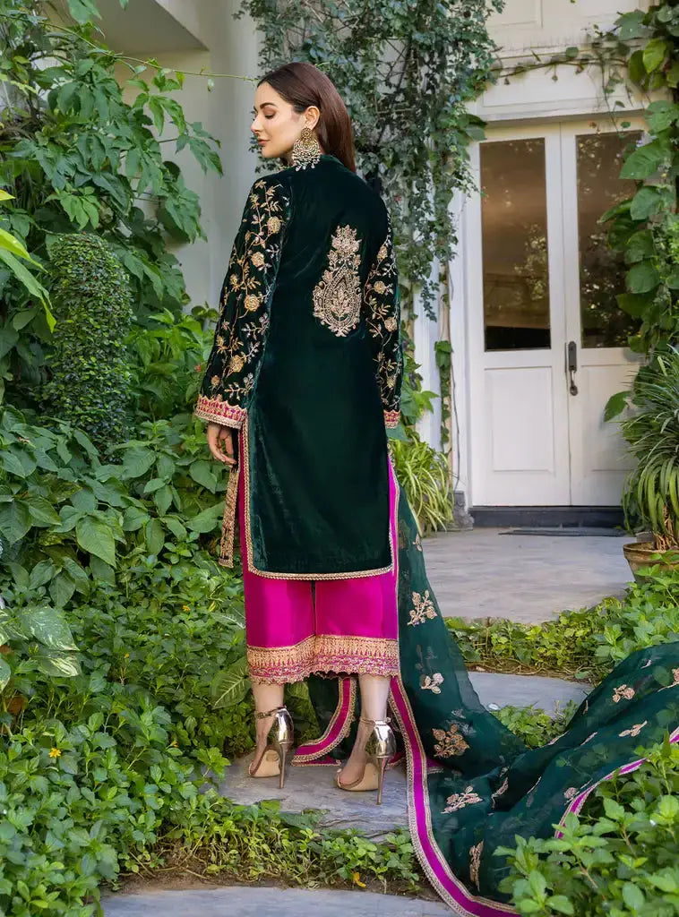 Zainab Chottani | Stitched Velvet 2022 | Pareeshay - Pakistani Designer Dress - by Zainab Chottani | Type: Formal - 100% Original at Saira Sultan