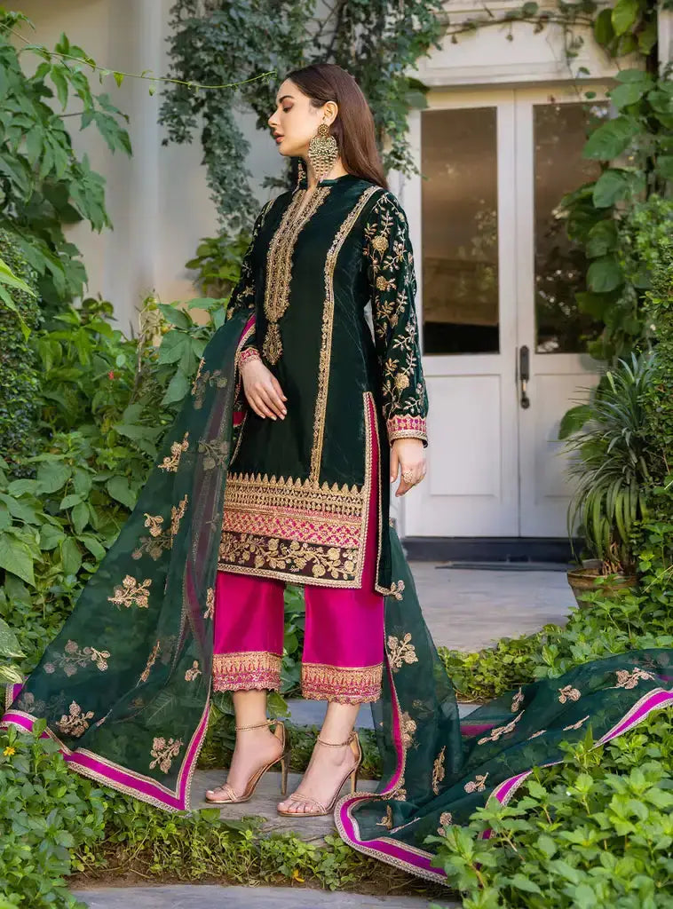 Zainab Chottani | Stitched Velvet 2022 | Pareeshay - Pakistani Designer Dress - by Zainab Chottani | Type: Formal - 100% Original at Saira Sultan