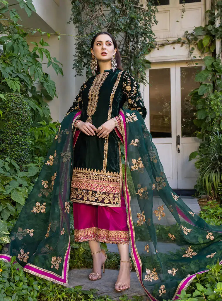 Zainab Chottani | Stitched Velvet 2022 | Pareeshay - Pakistani Designer Dress - by Zainab Chottani | Type: Formal - 100% Original at Saira Sultan