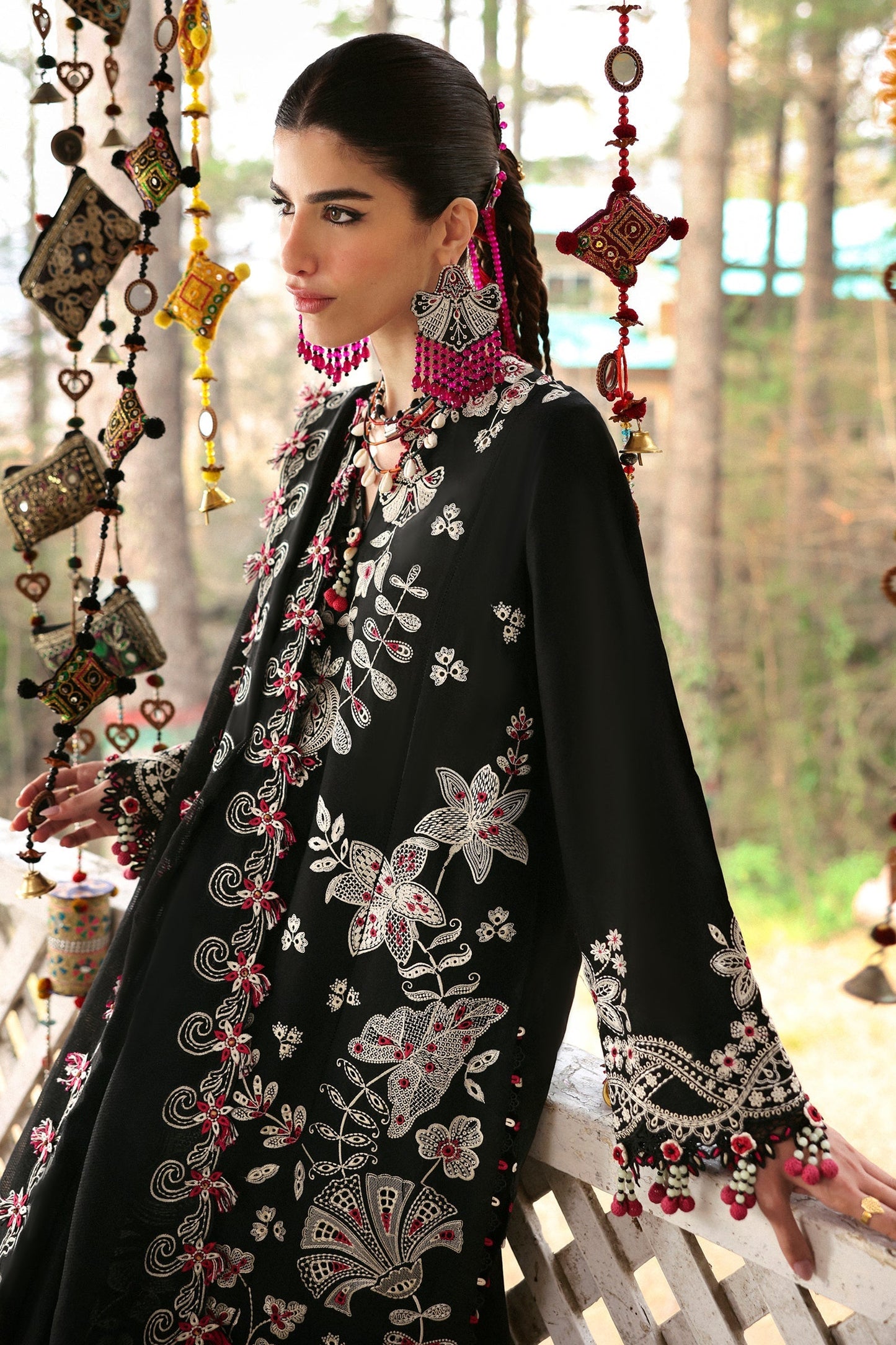 Zaha | Lawn 25 | AABROO (ZL25-05 B) XL Black Lawn