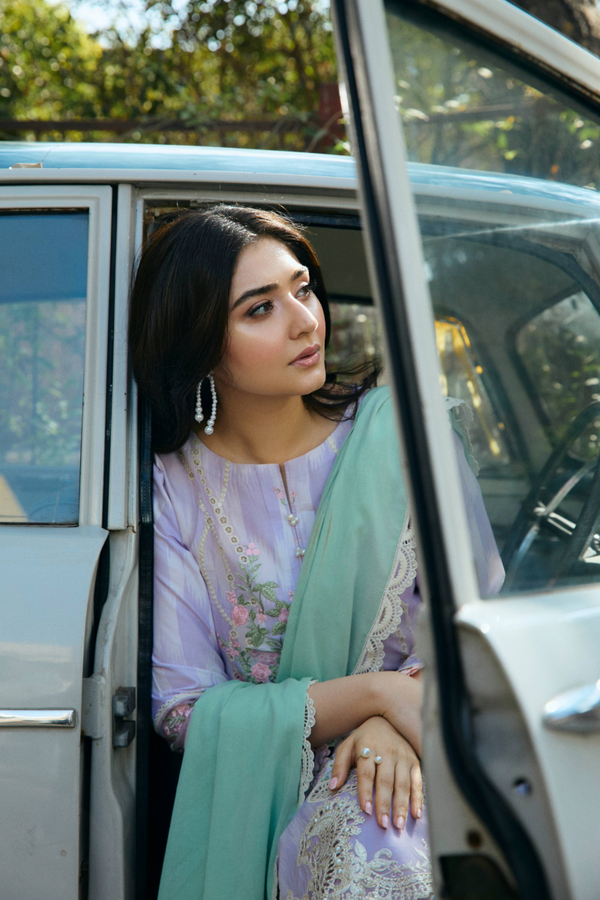 Manara | Vintage Flora 25 | MAHRANG L Lilac Lawn