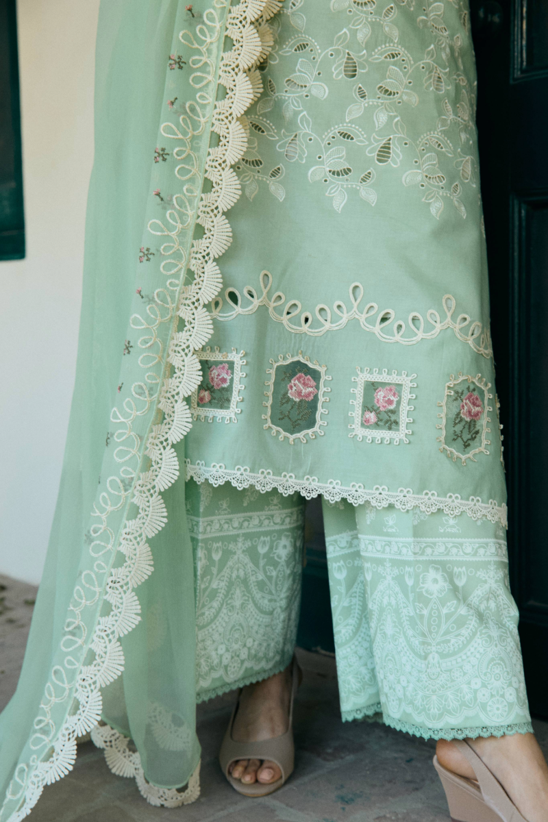 Manara | Vintage Flora 25 | MINA Custom Size Mint Green Lawn