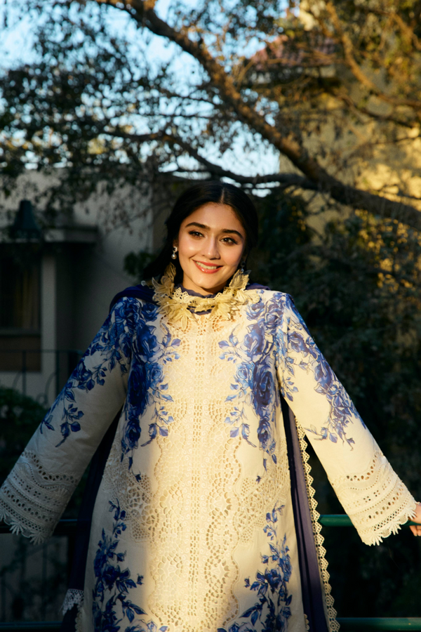 Manara | Vintage Flora 25 | DURR-E-FISHAN XL Ivory Lawn