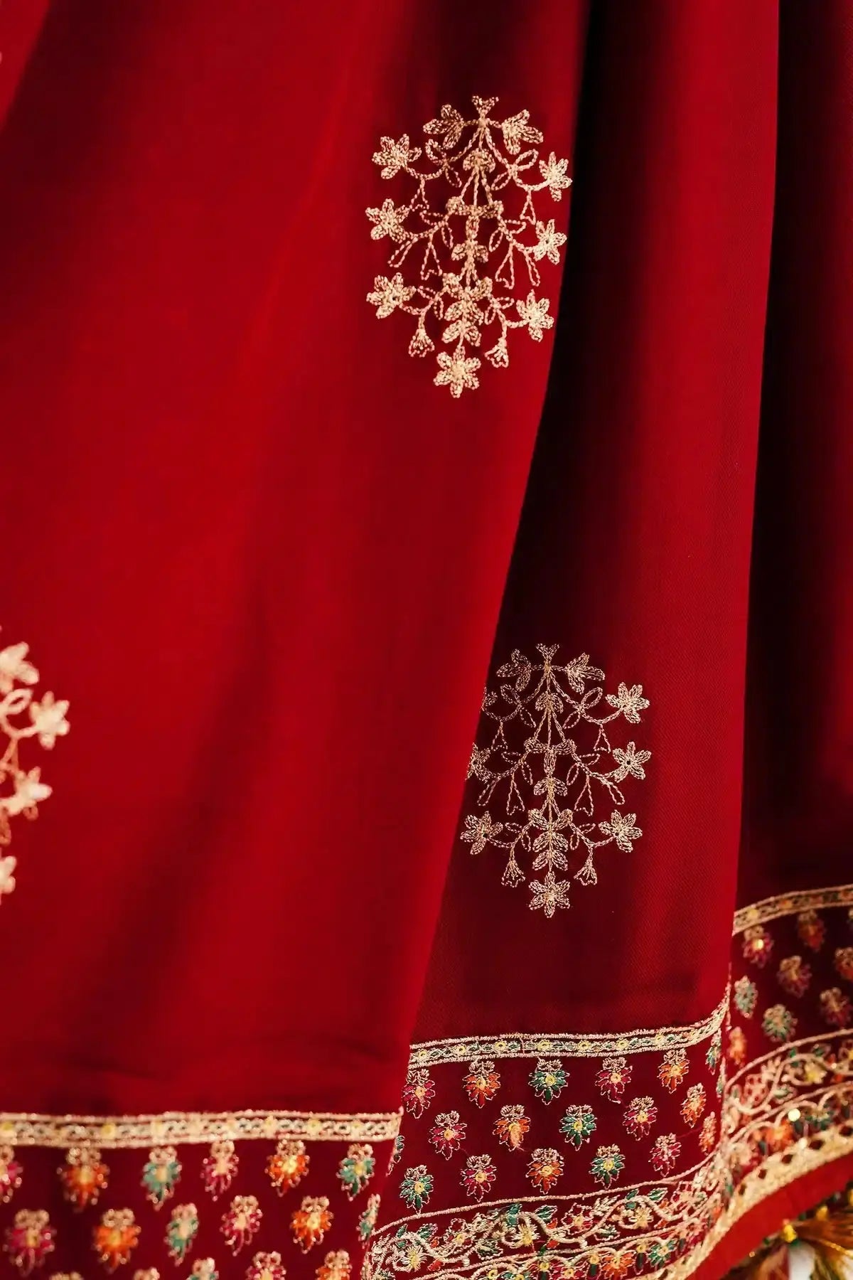 Zara ShahJahan | Winter Shawl 23 | WS23-D4 - Pakistani Designer Dress - by Zara Shahjahan | Type: Luxury - 100% Original at Saira Sultan