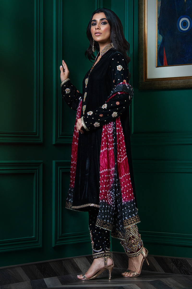 Wardha Saleem | Velvets Winter Fall 24 | Parvaz S Black Velvet