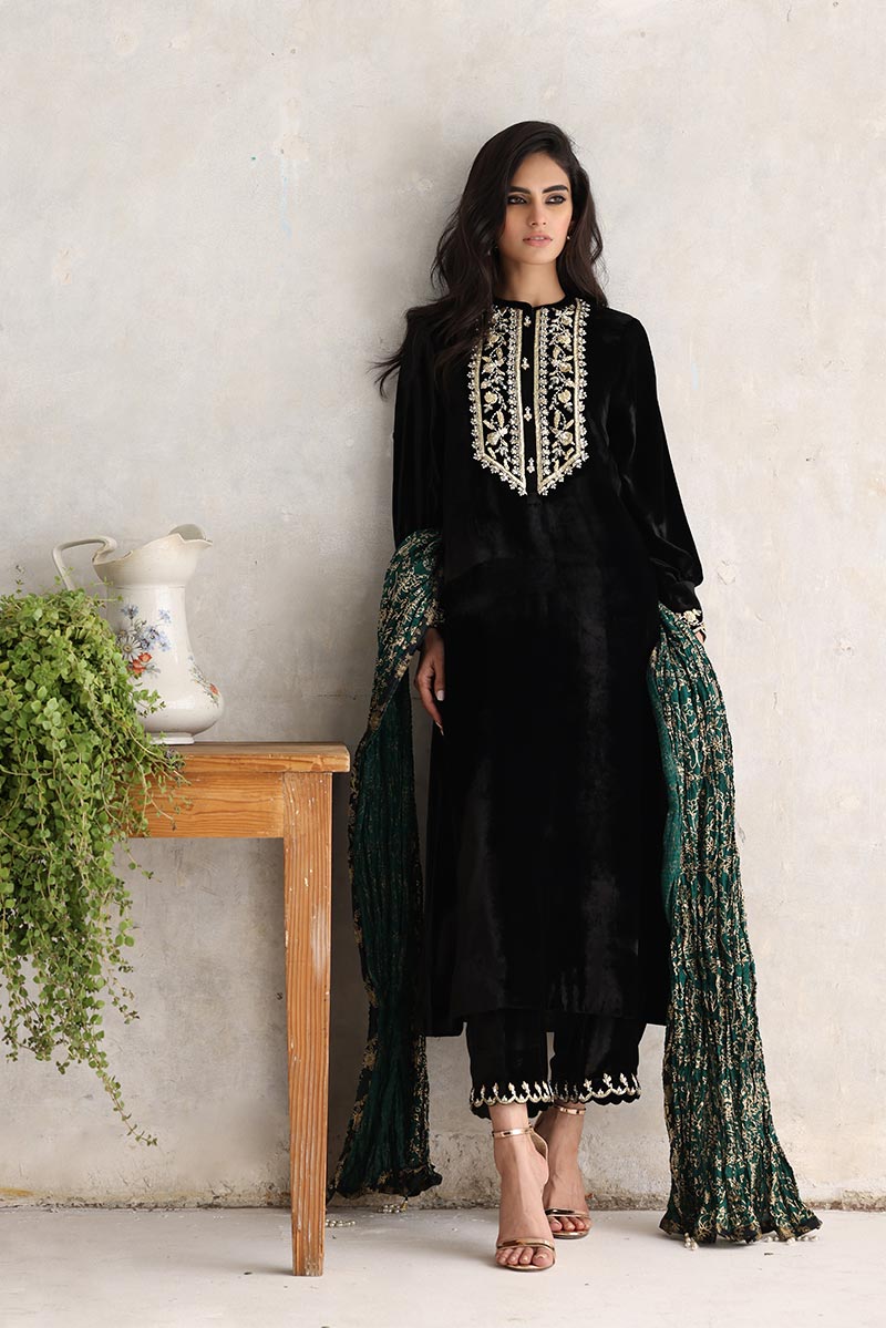 Sana Abbas | Velvet Formals | ZAAI XS Black Velvet
