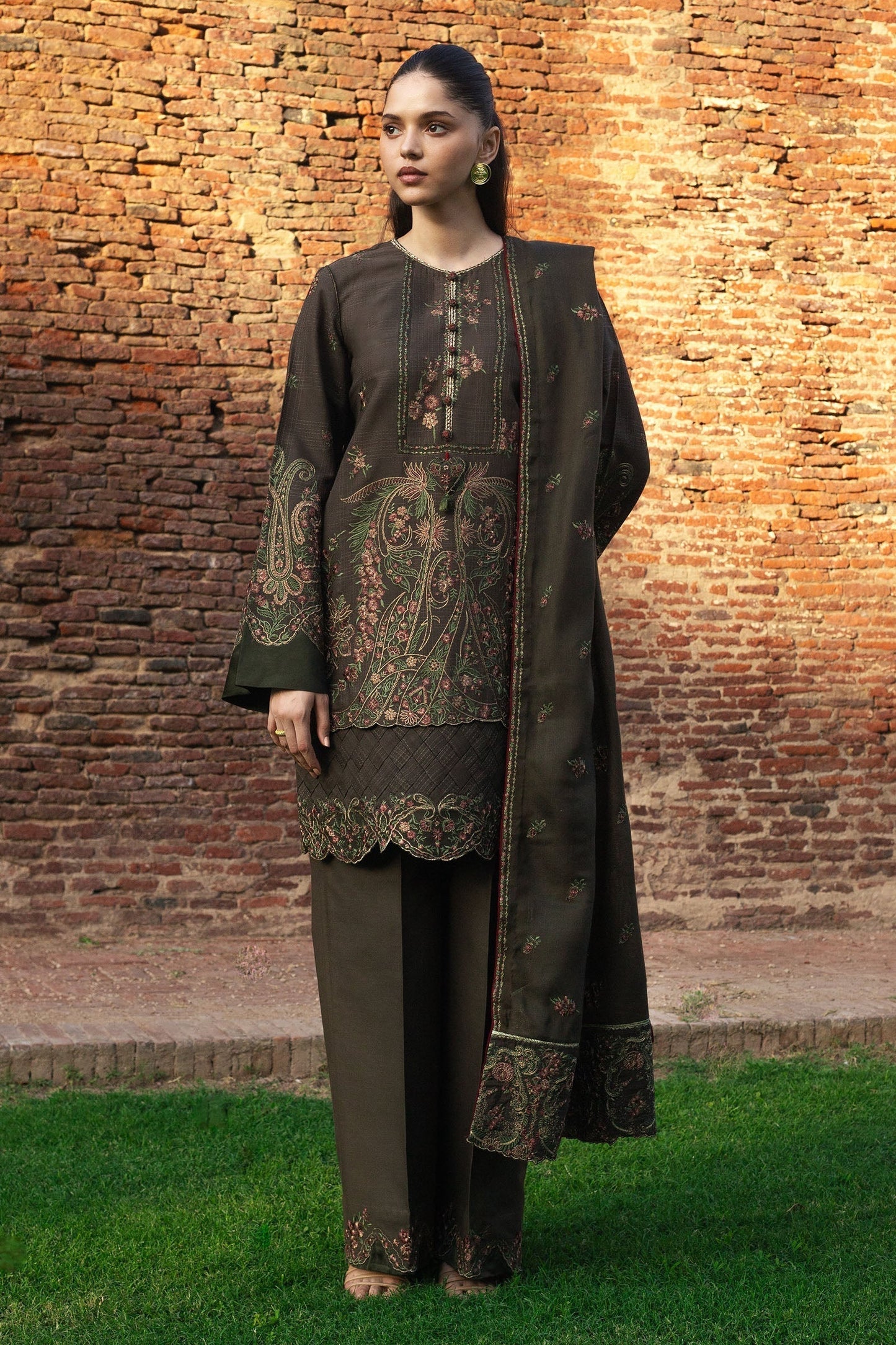 Zara Shahjahan | Winter 24 | ZOHREH-D5 - Pakistani Designer Dress - by Zara Sahjahan | Type: Ladies Clothes - 100% Original at Saira Sultan