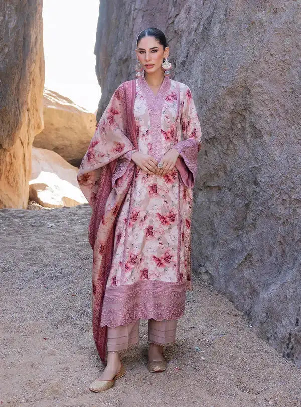 Zainab Chottani | Winter Shawls | Shyra - Pakistani Designer Dress - by Zainab Chottani | Type: Luxury - 100% Original at Saira Sultan