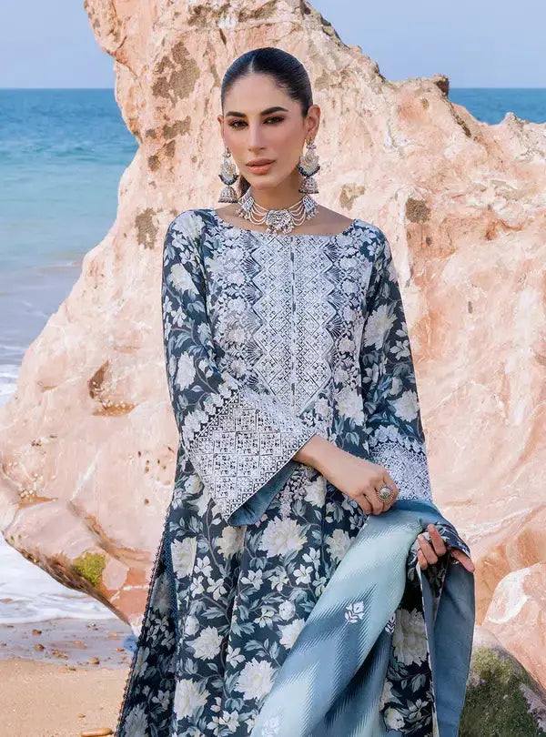 Zainab Chottani | Winter Shawls | Kinara - Pakistani Designer Dress - by Zainab Chottani | Type: Luxury - 100% Original at Saira Sultan