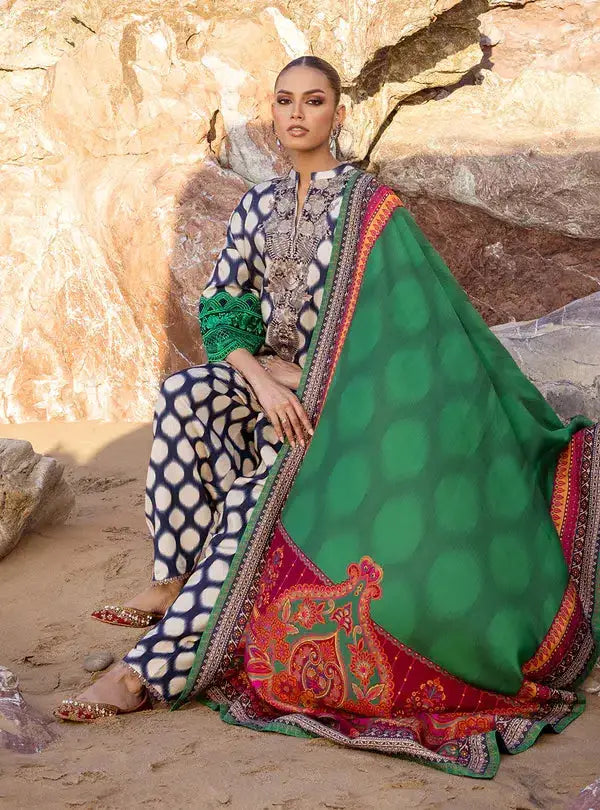 Zainab Chottani | Winter Shawls | Kiara - Pakistani Designer Dress - by Zainab Chottani | Type: Luxury - 100% Original at Saira Sultan