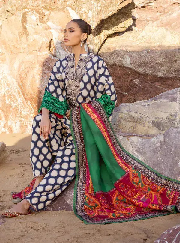 Zainab Chottani | Winter Shawls | Kiara - Pakistani Designer Dress - by Zainab Chottani | Type: Luxury - 100% Original at Saira Sultan