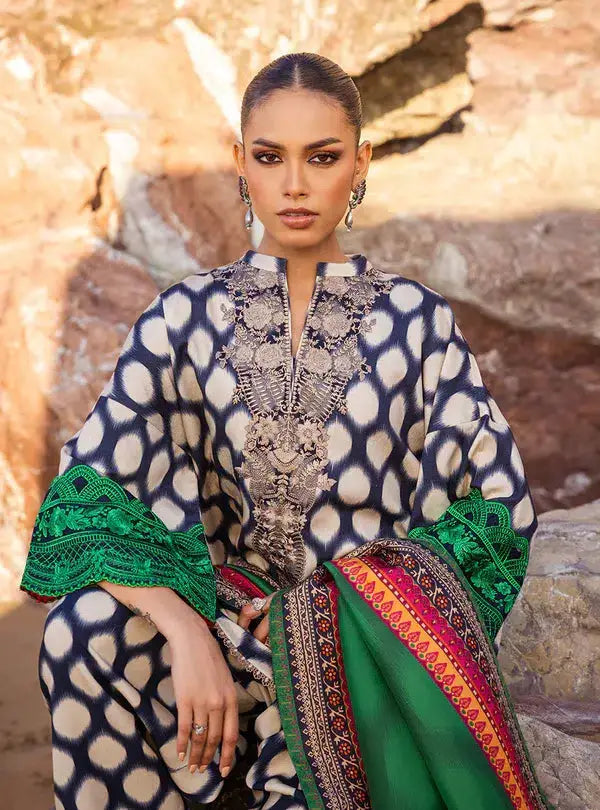 Zainab Chottani | Winter Shawls | Kiara - Pakistani Designer Dress - by Zainab Chottani | Type: Luxury - 100% Original at Saira Sultan
