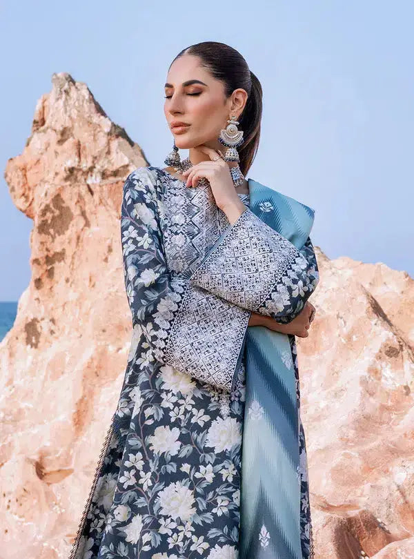 Zainab Chottani | Winter Shawls | Kinara - Pakistani Designer Dress - by Zainab Chottani | Type: Luxury - 100% Original at Saira Sultan