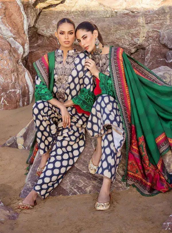 Zainab Chottani | Winter Shawls | Kiara - Pakistani Designer Dress - by Zainab Chottani | Type: Luxury - 100% Original at Saira Sultan