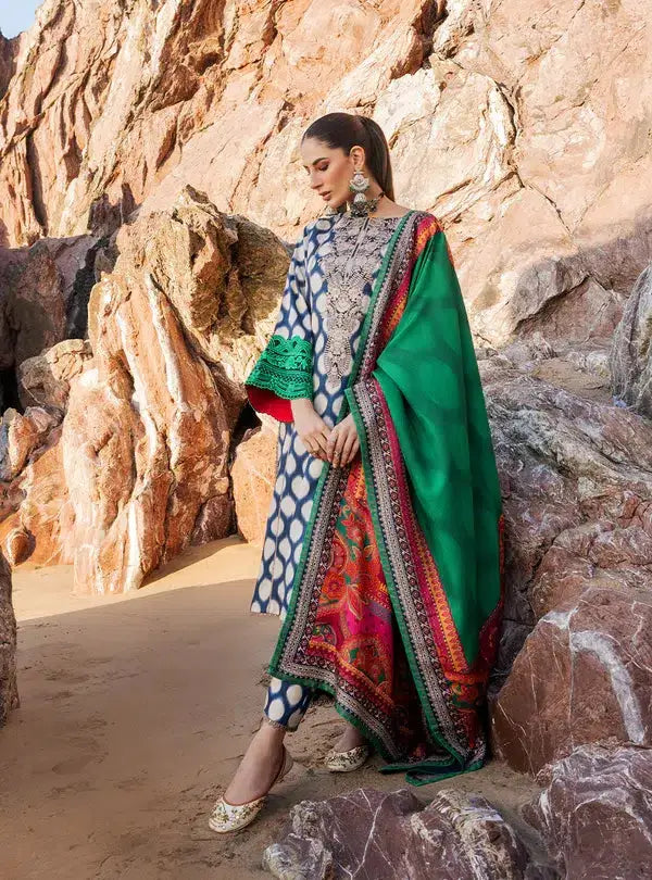 Zainab Chottani | Winter Shawls | Kiara - Pakistani Designer Dress - by Zainab Chottani | Type: Luxury - 100% Original at Saira Sultan
