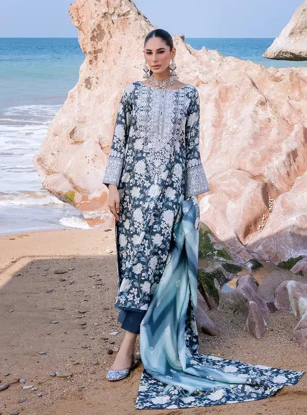 Zainab Chottani | Winter Shawls | Kinara - Pakistani Designer Dress - by Zainab Chottani | Type: Luxury - 100% Original at Saira Sultan