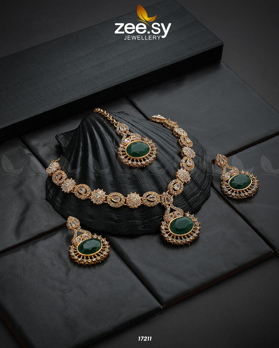 Zirconic Starburst Necklace Green