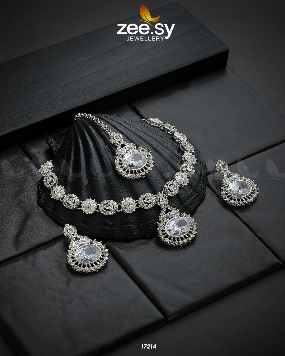 Zirconic Starburst Necklace Silver White